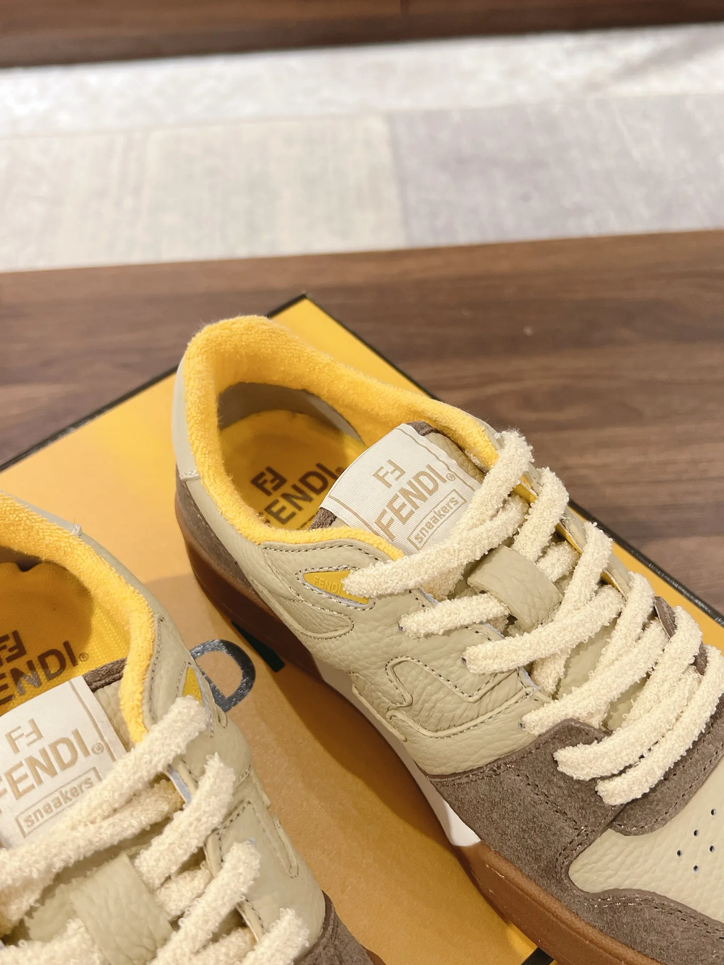 Women's Sneakers FENDI 18219593