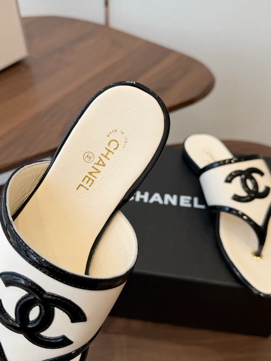 Women's Flip-Flops CHANEL 17829795
