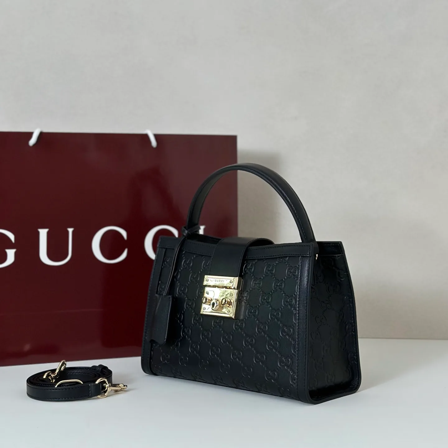 Women's Classic Handbags GUCCI 18310130