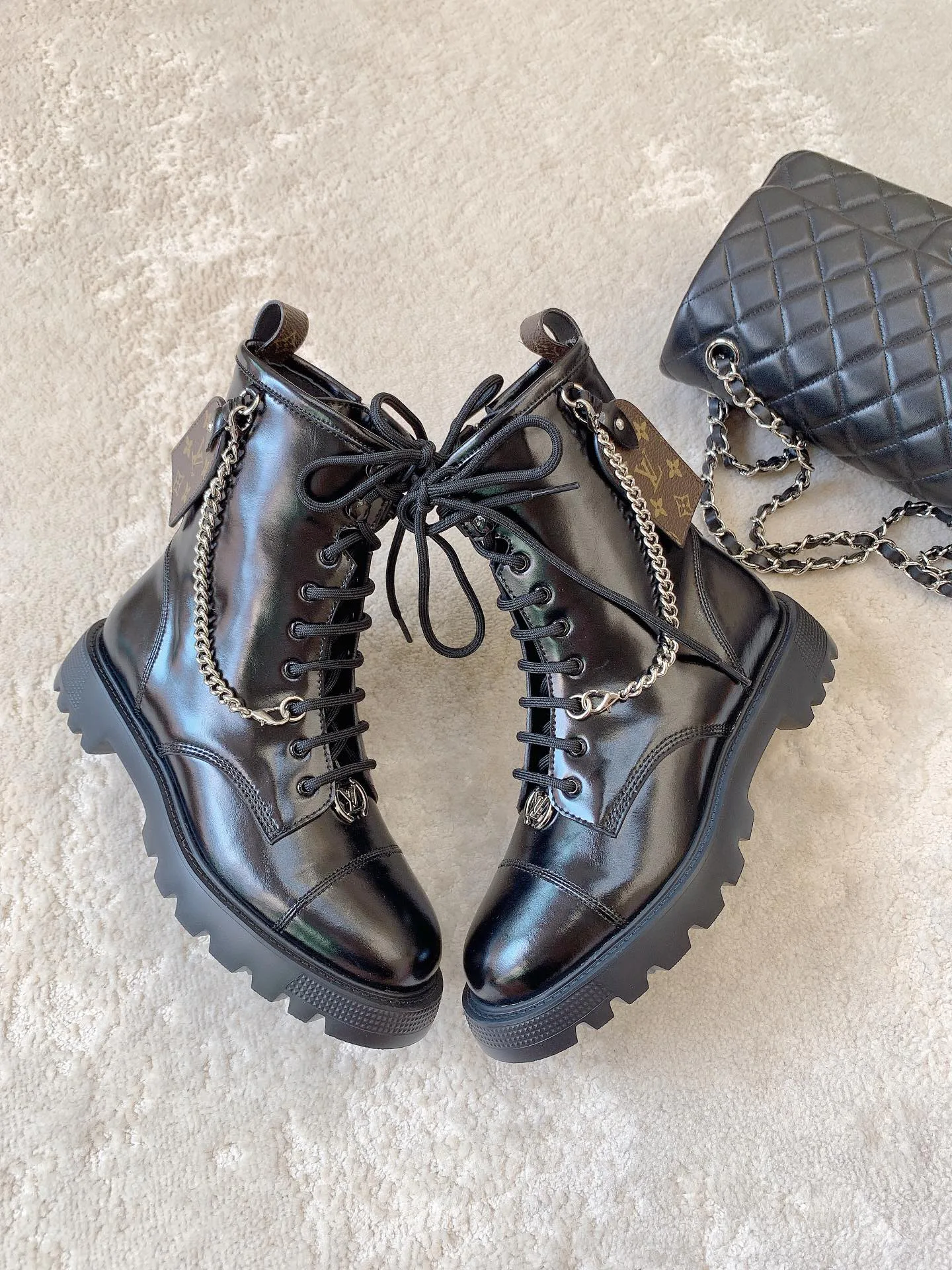 Women's Ankle Boots LOUIS VUITTON 18365556