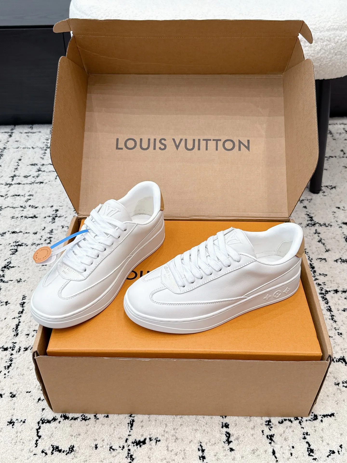 Women's Sneakers LOUIS VUITTON 17615665