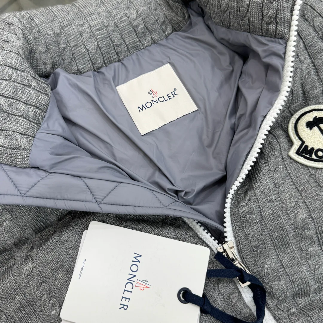 Women's Jackets And Down Jackets MONCLER 18001964