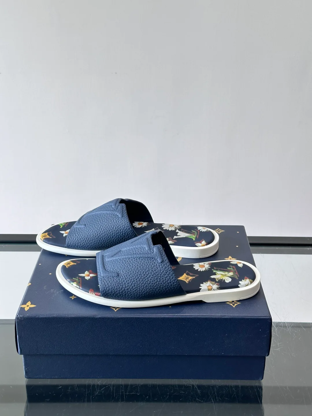 Women's Flip-Flops LOUIS VUITTON 17162802