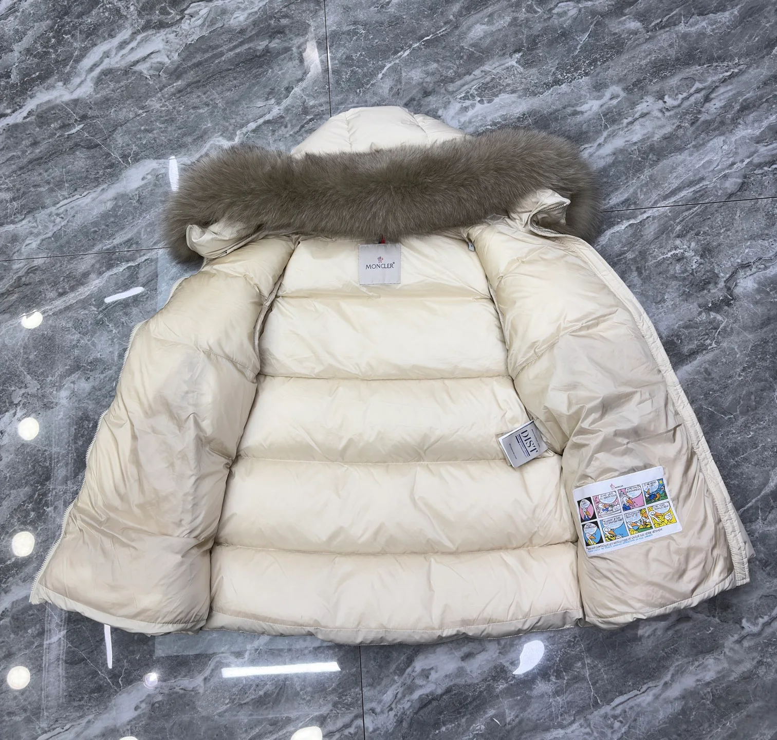 Women's Jackets And Down Jackets MONCLER 17830624