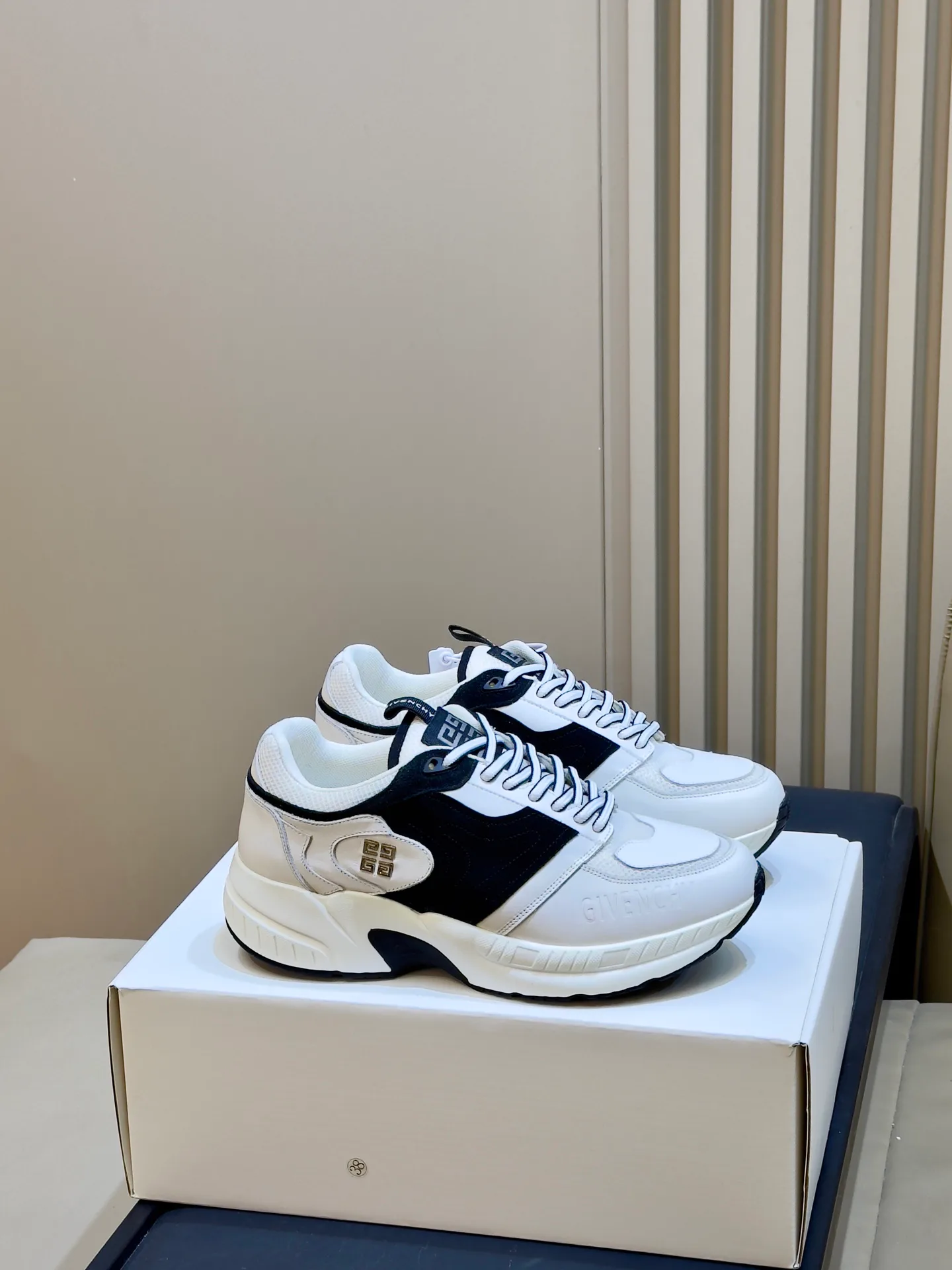 Women's Sneakers GIVENCHY 18073544