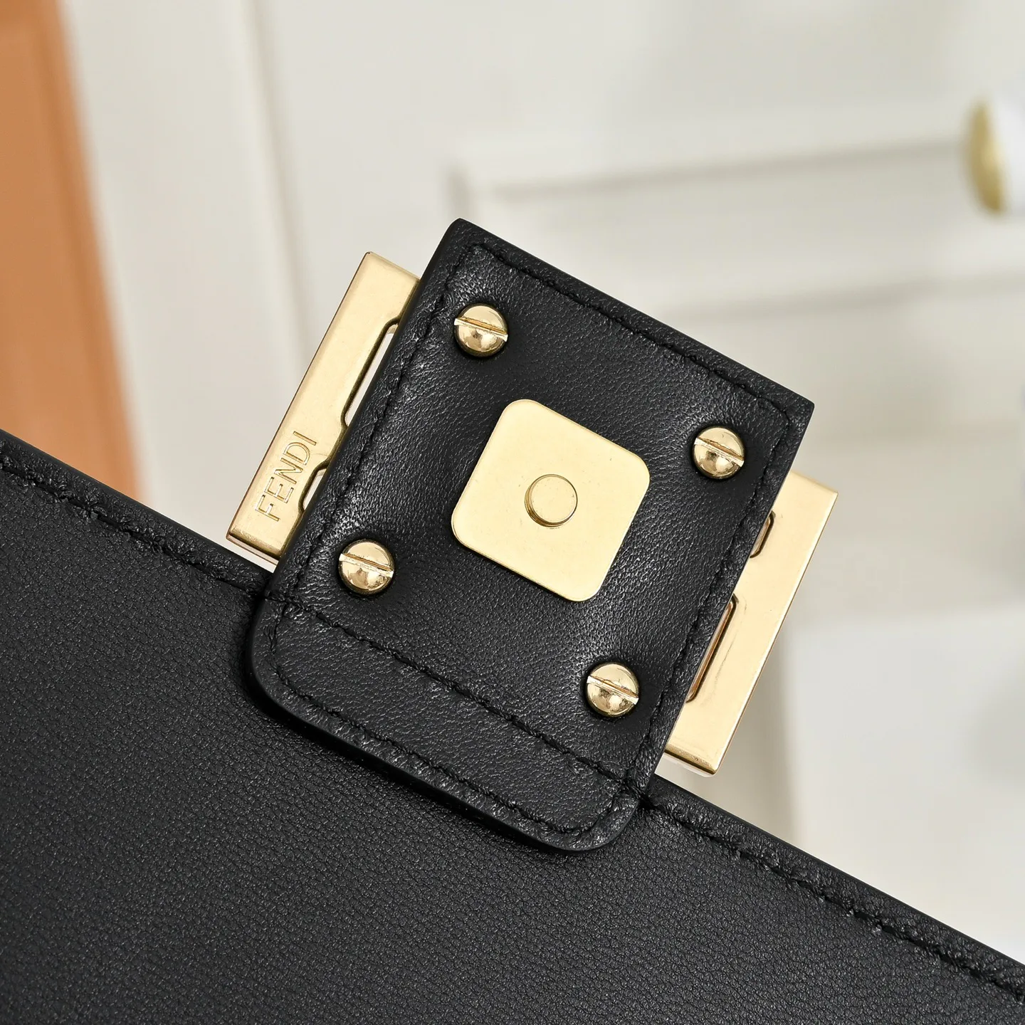 Классические Сумки Женские Fendi 18676183