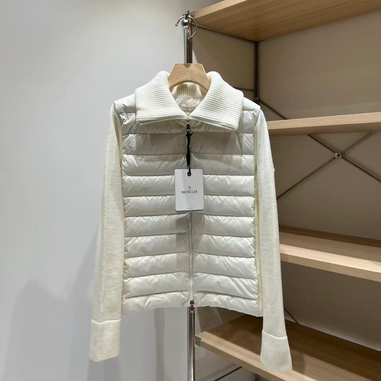 Women's Jackets And Down Jackets MONCLER 18131417