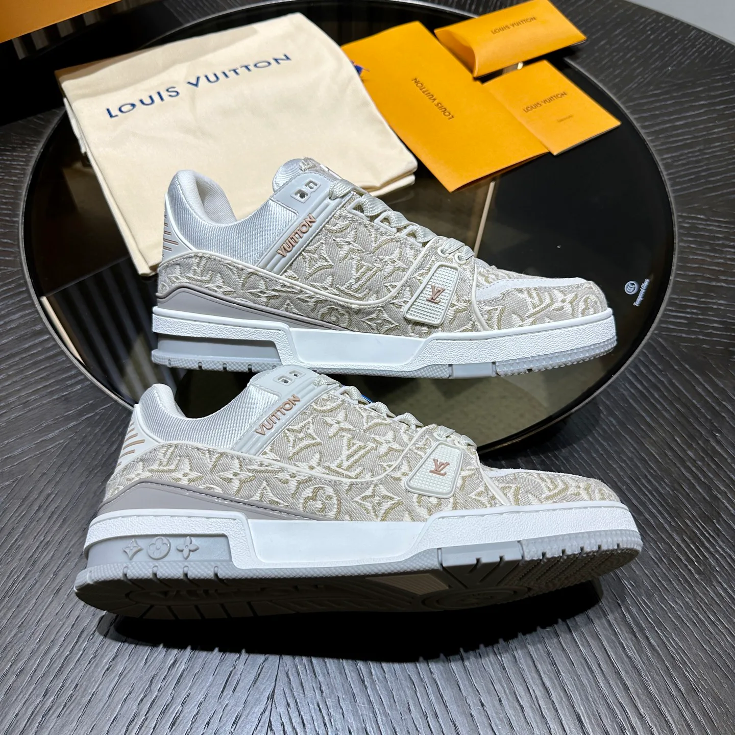 Men's Sneakers LOUIS VUITTON 18192427