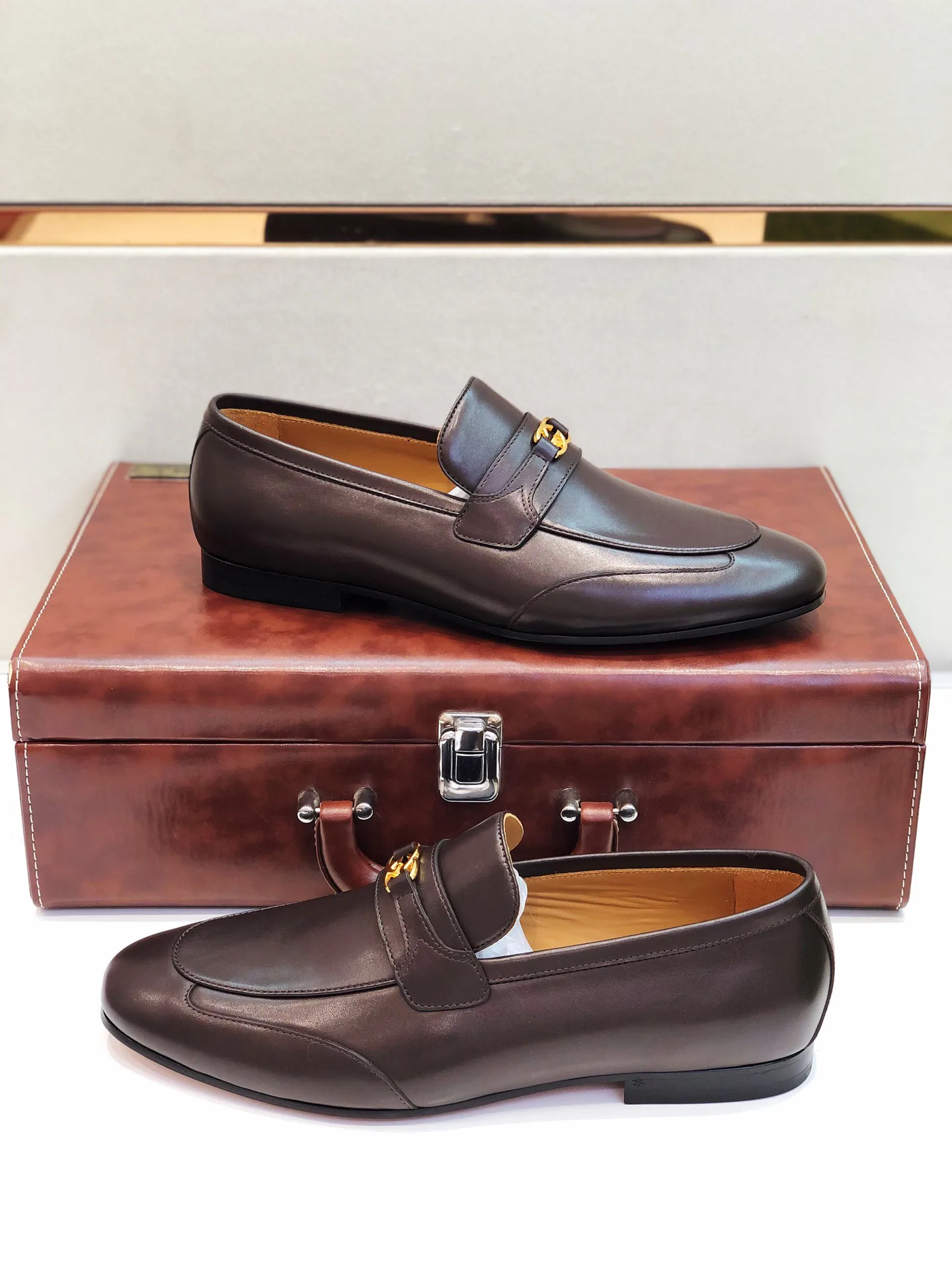 Men's Loafers And Dress Shoes GUCCI 17955382