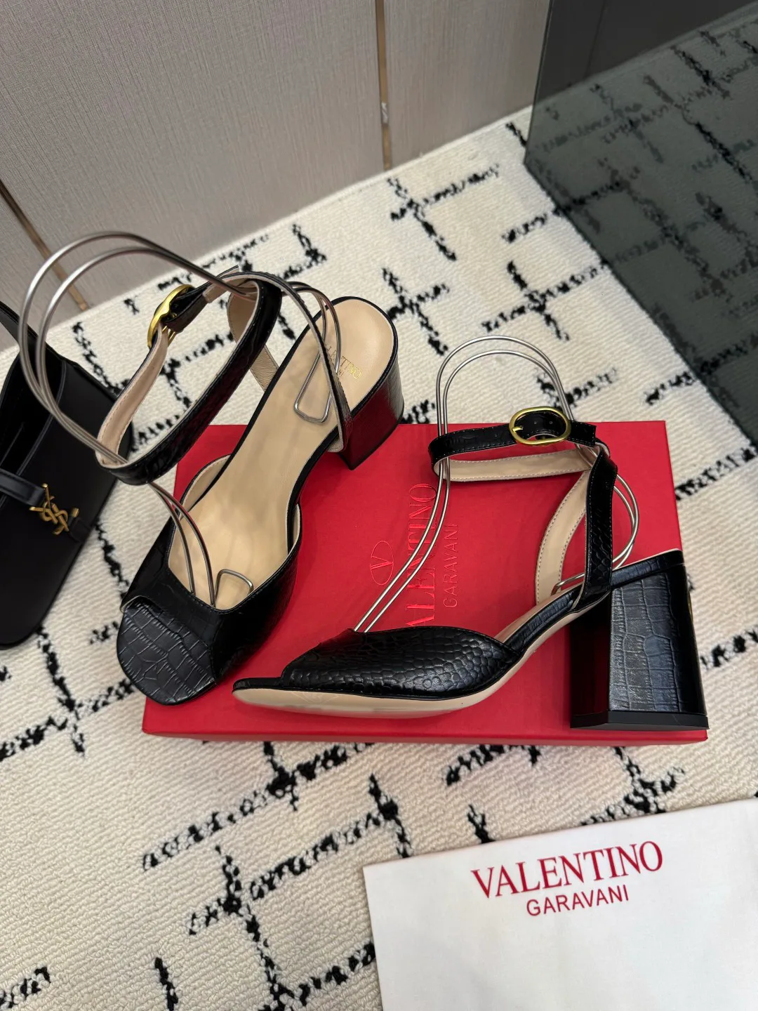 Women's Open-Toe Sandals VALENTINO 18048997