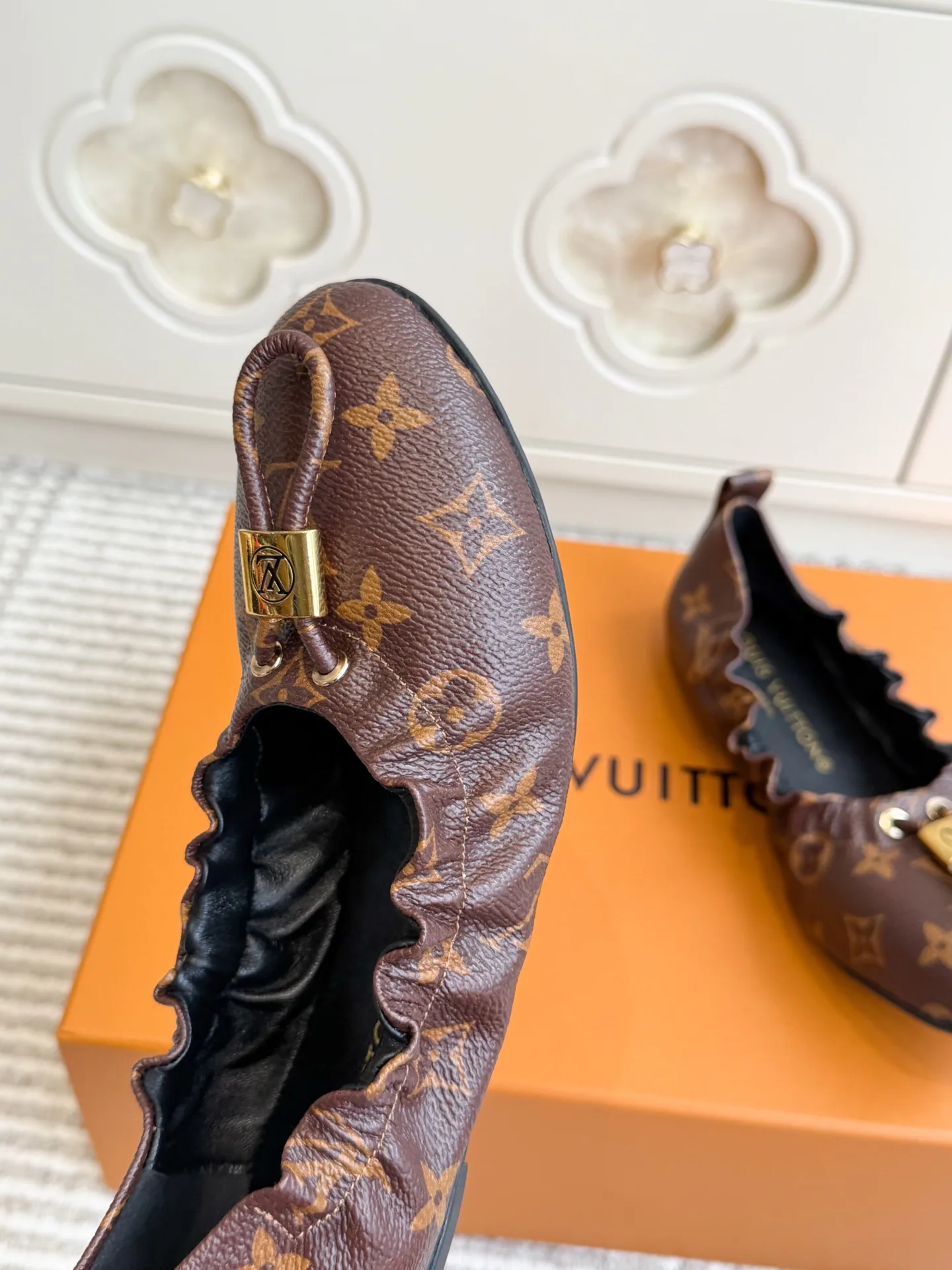 Women's Ballet Flats LOUIS VUITTON 18414277