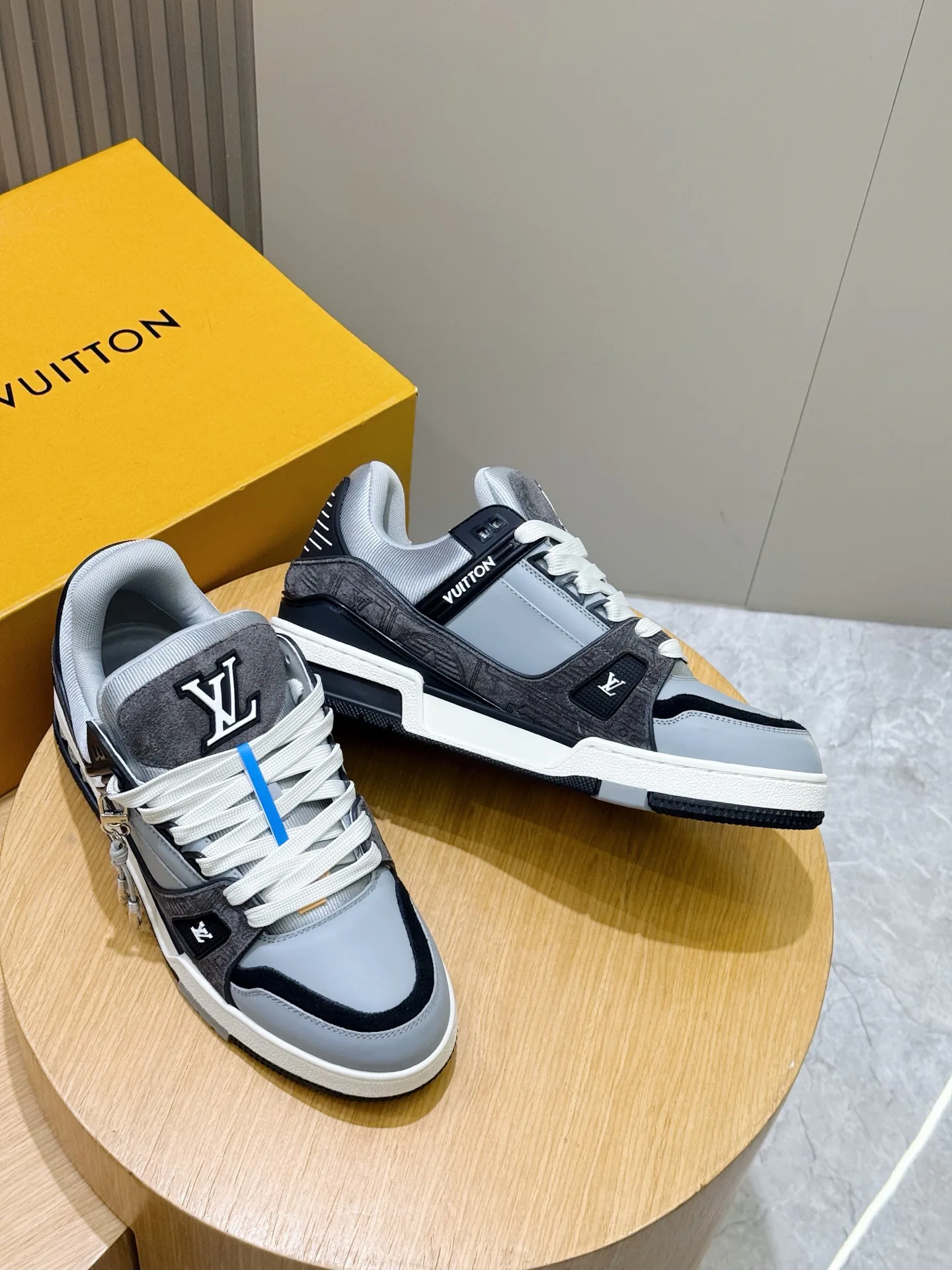 Men's Sneakers LOUIS VUITTON 18400371