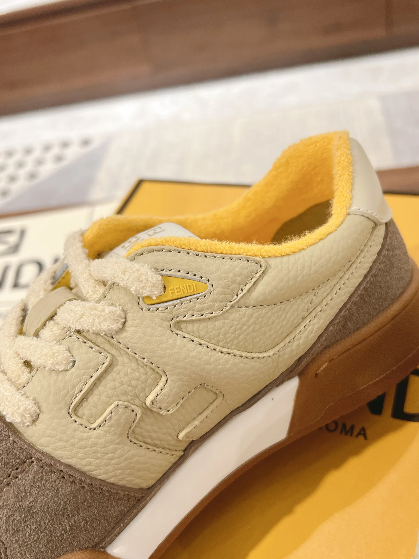 Women's Sneakers FENDI 18219593