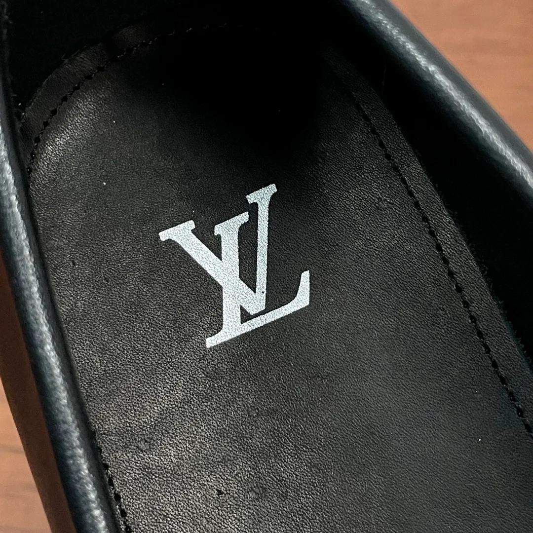 Men's Loafers And Dress Shoes LOUIS VUITTON 18197830