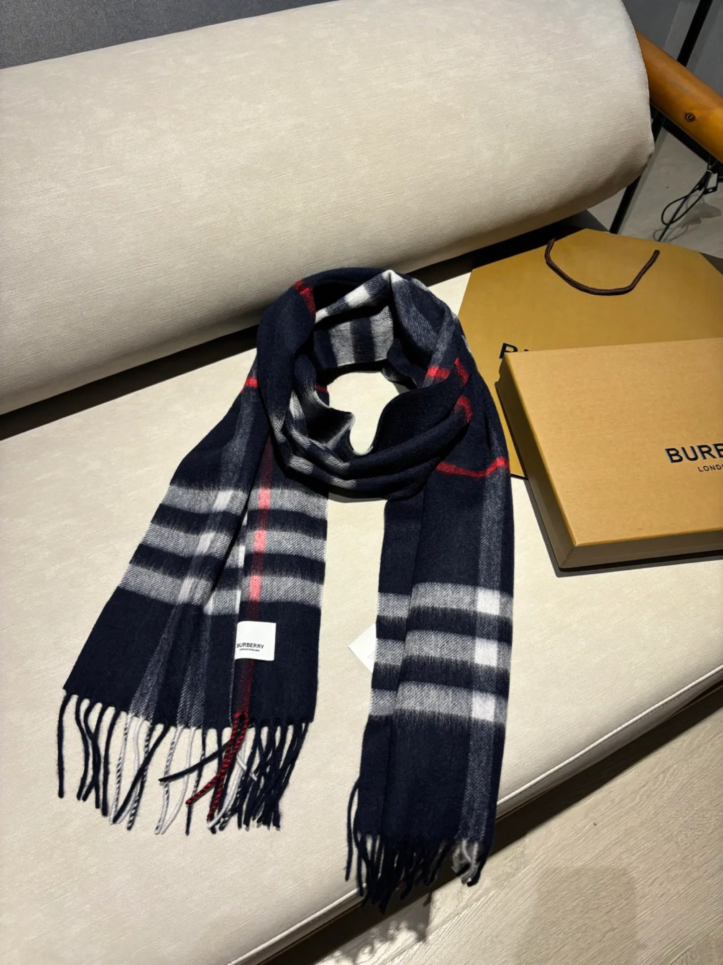 Scarves BURBERRY 18507482