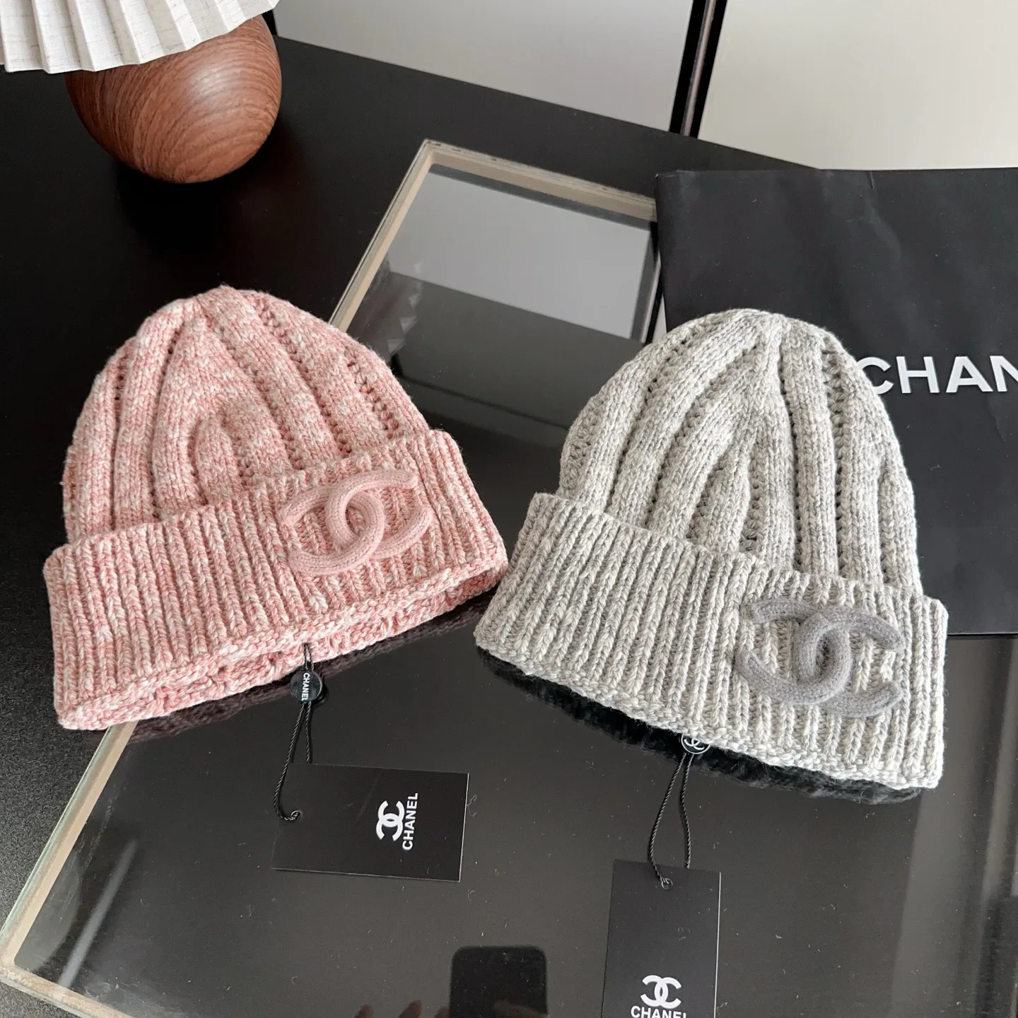 Hats CHANEL 18093255