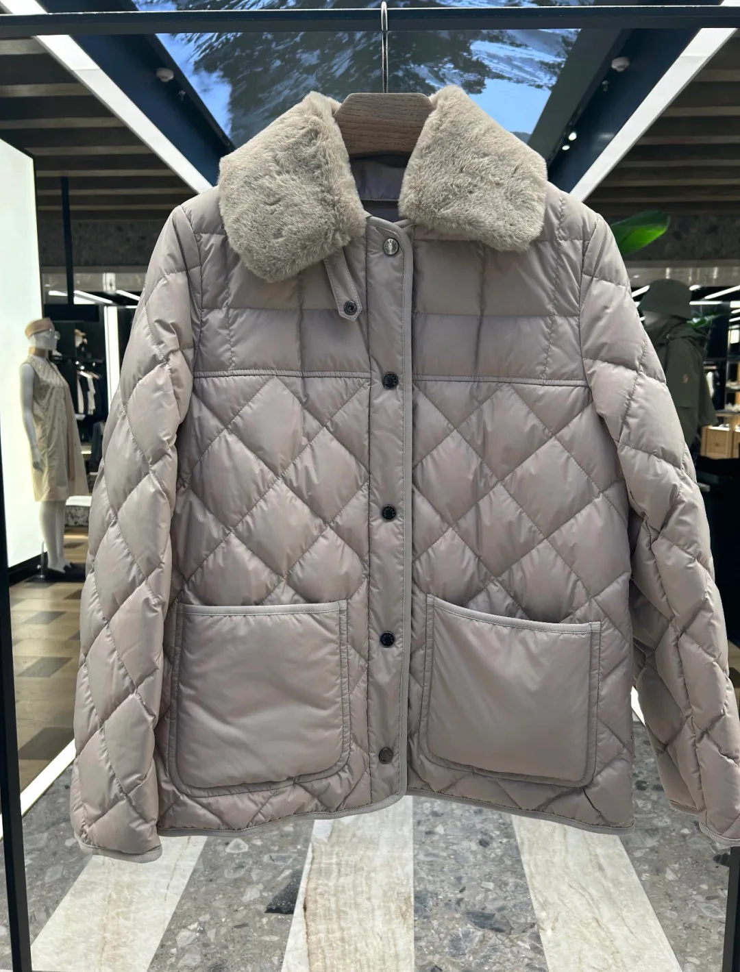 Women's Jackets And Down Jackets MONCLER 17880217