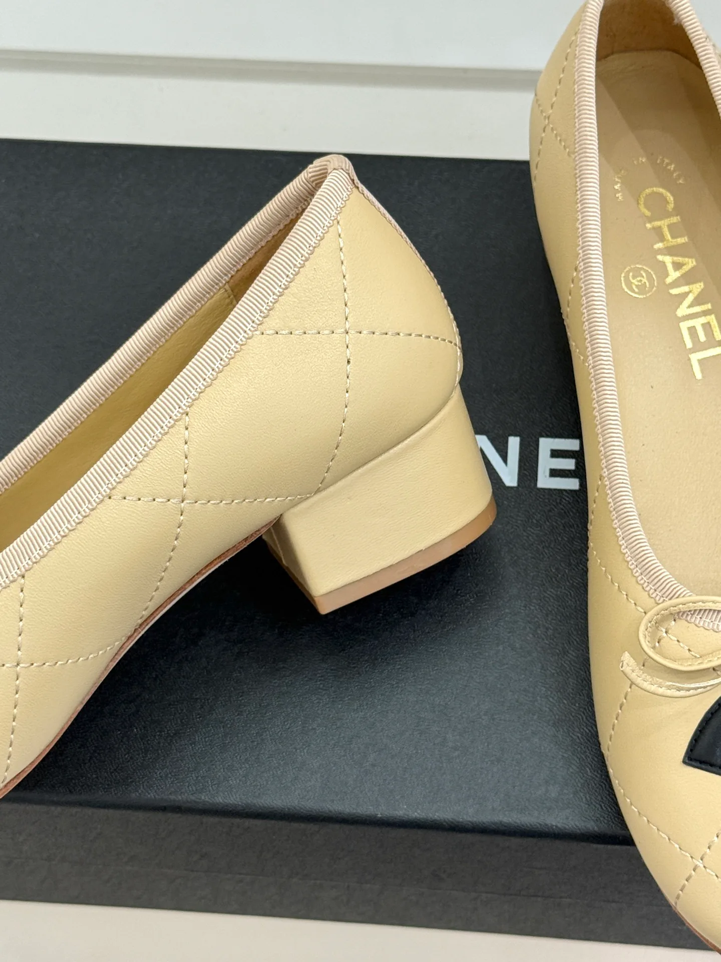 Women's Ballet Flats CHANEL 17303673