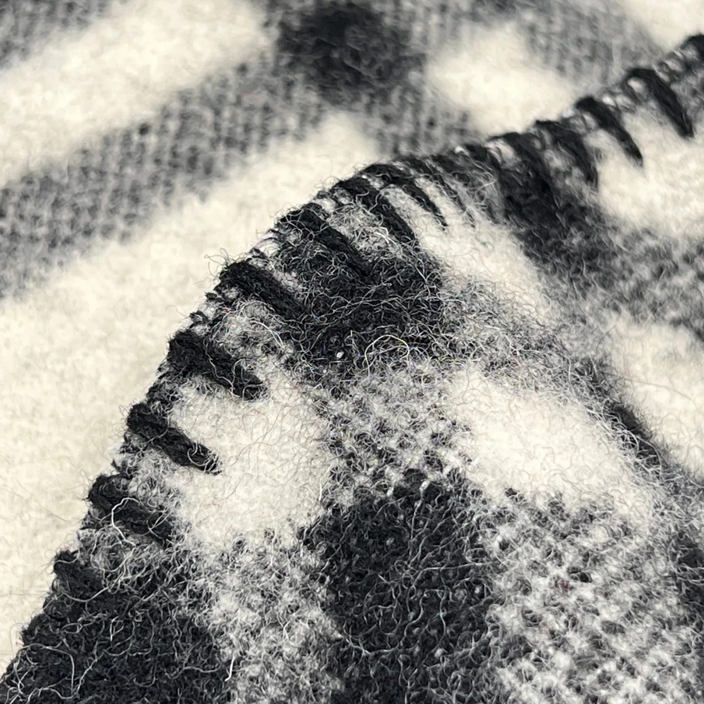 Scarves BURBERRY 17945333