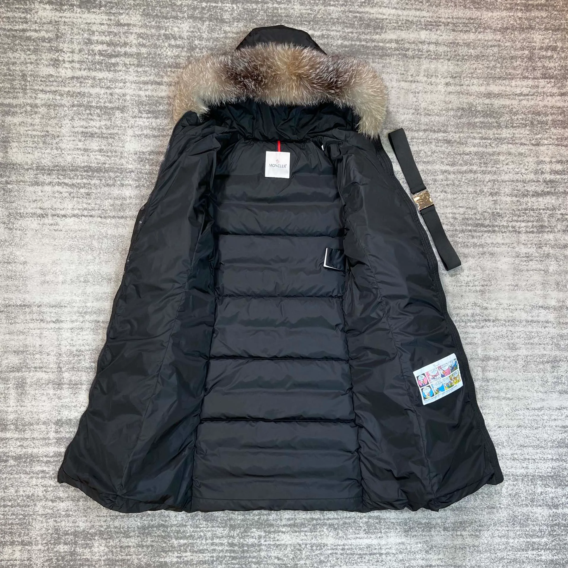 Women's Jackets And Down Jackets MONCLER 18205317
