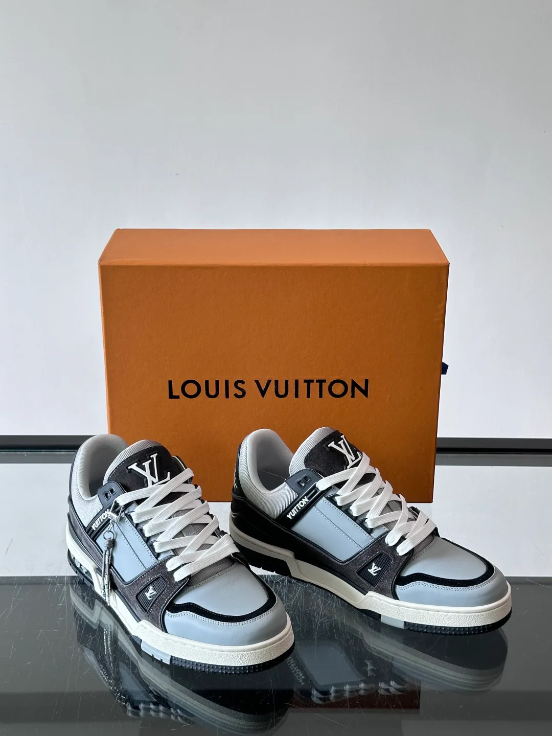 Women's Sneakers LOUIS VUITTON 17914079