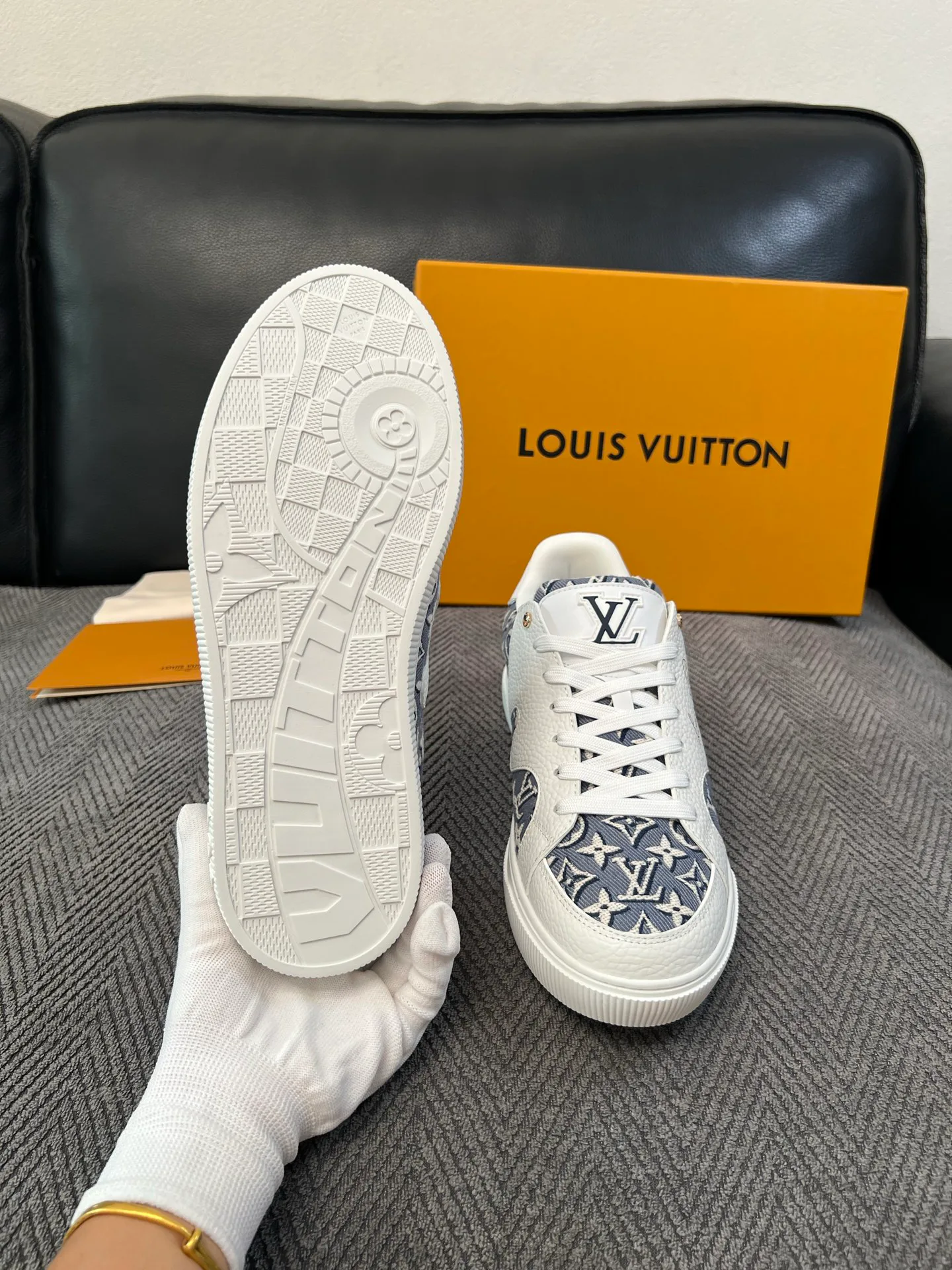 Кроссовки Женские Louis Vuitton 18592288