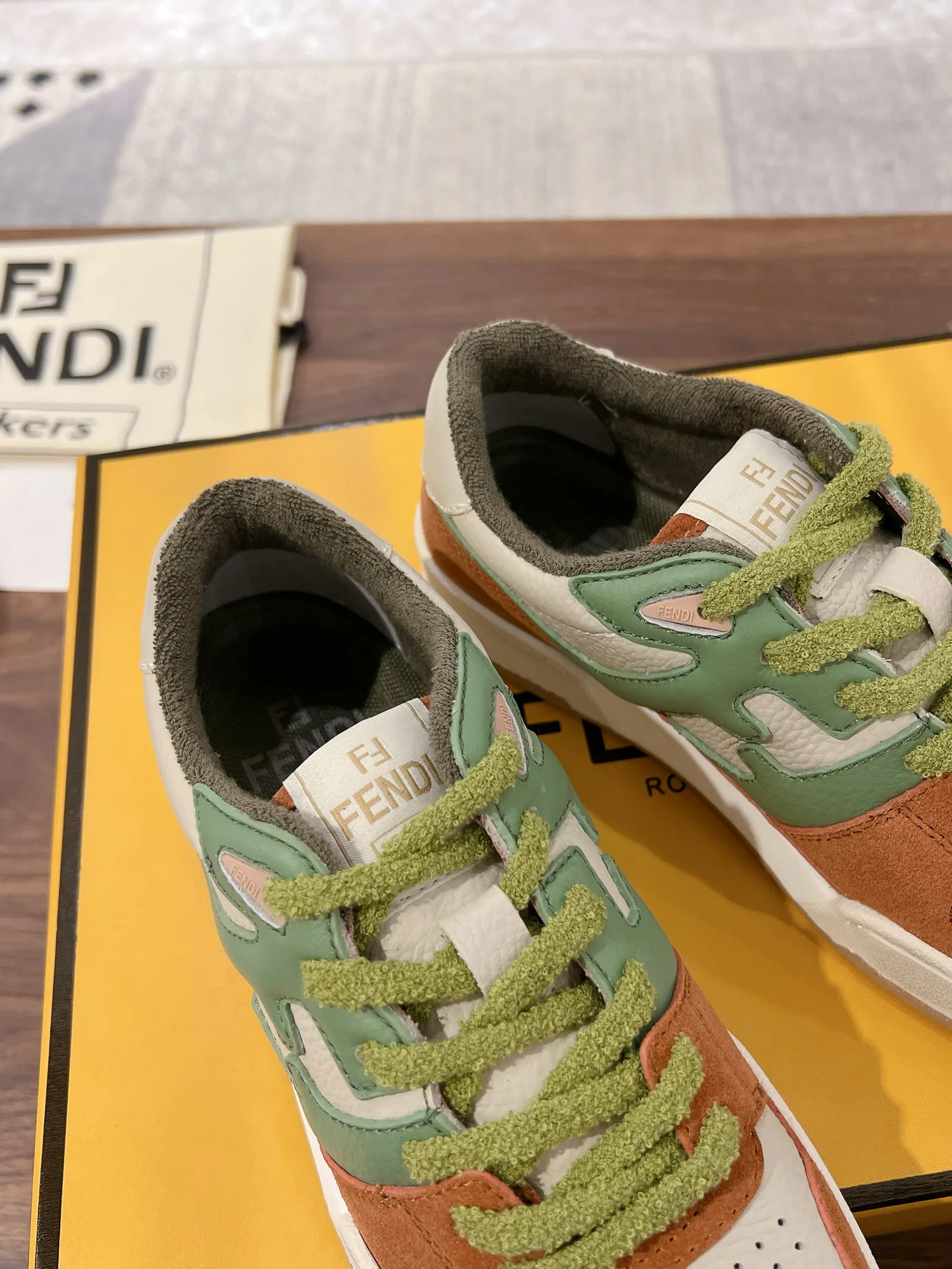 Women's Sneakers FENDI 18219601