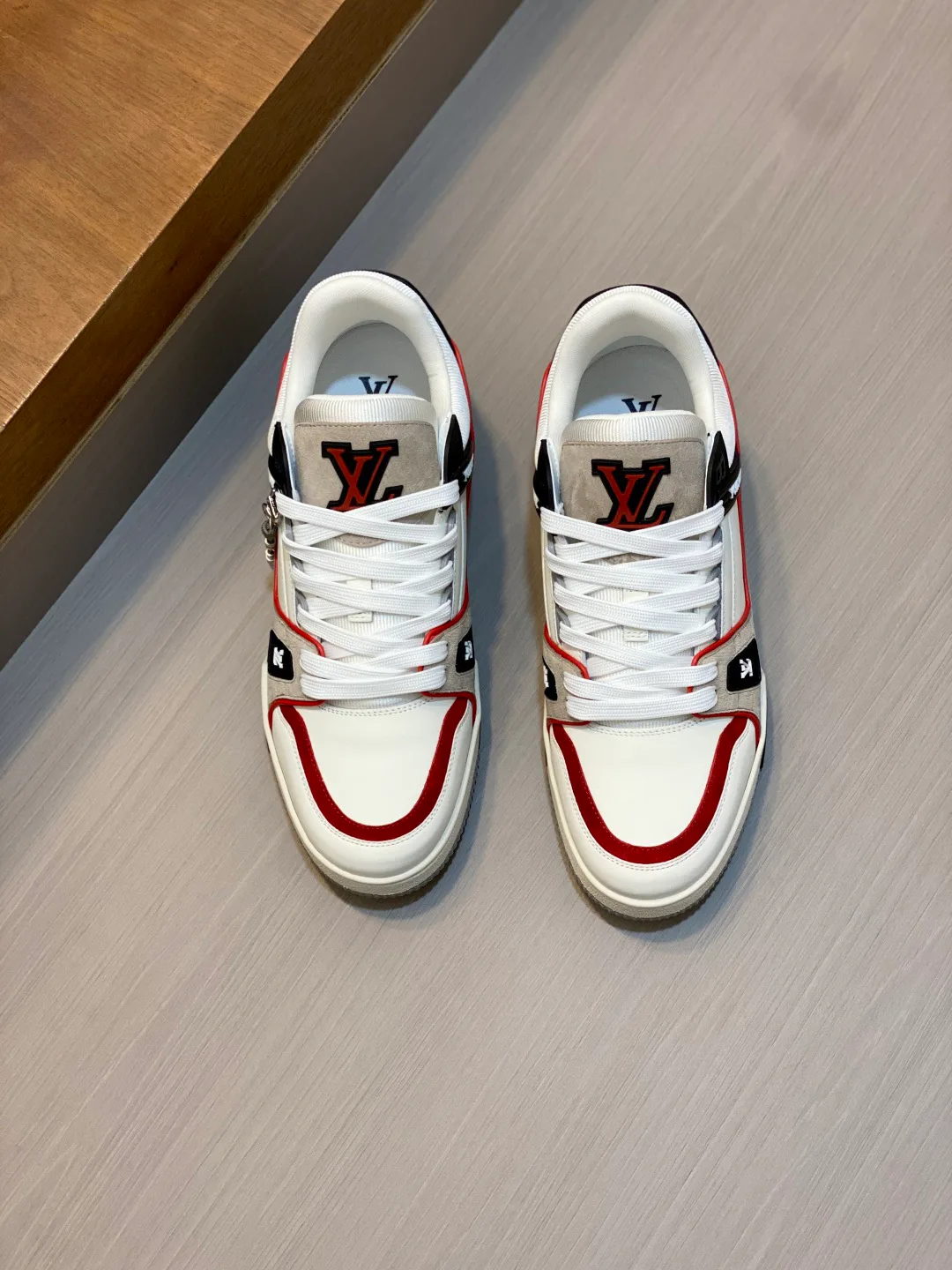 Men's Sneakers LOUIS VUITTON 18100300