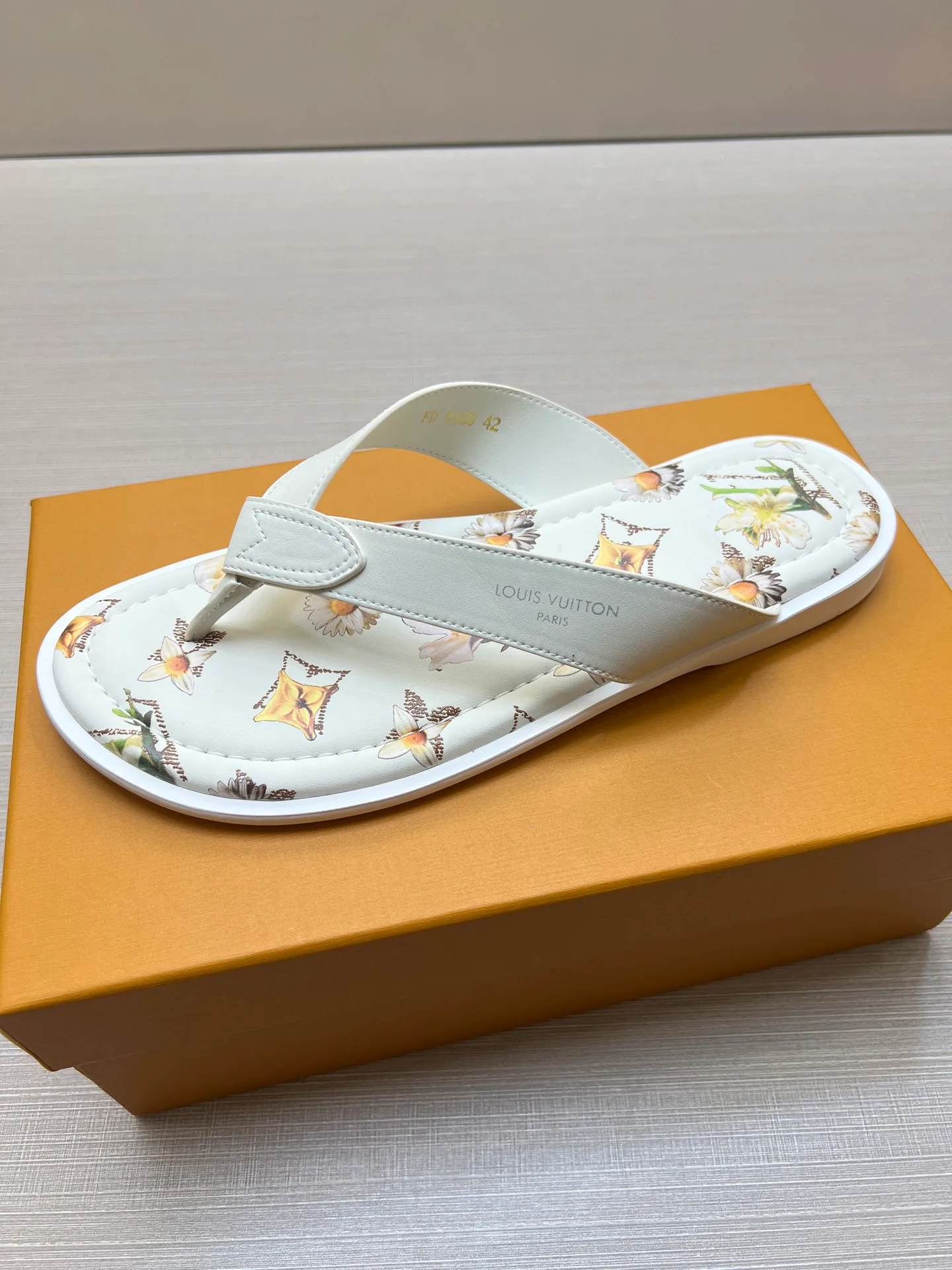 Men's Flip-Flops LOUIS VUITTON 17078847
