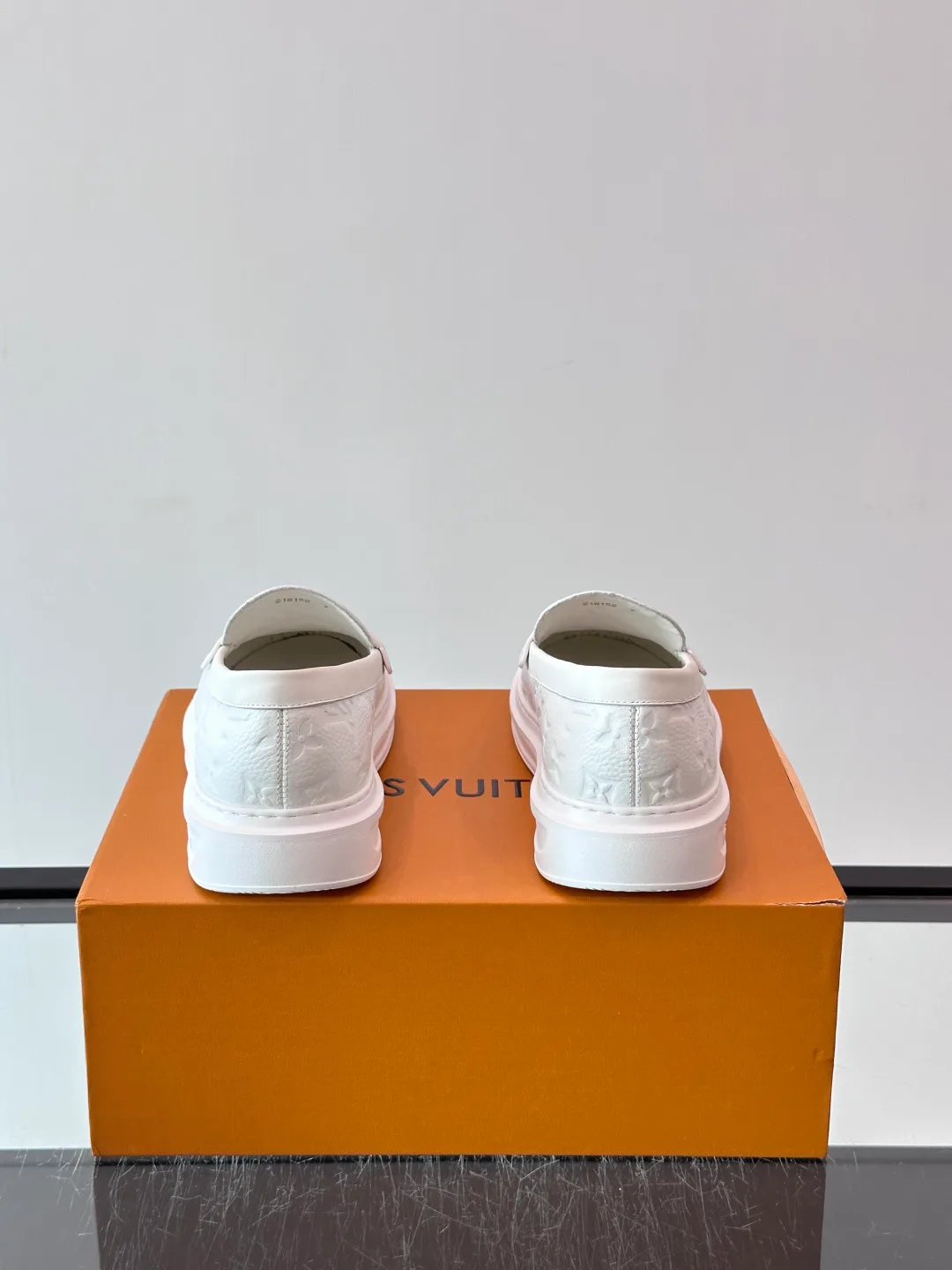 Men's Loafers And Dress Shoes LOUIS VUITTON 18400588
