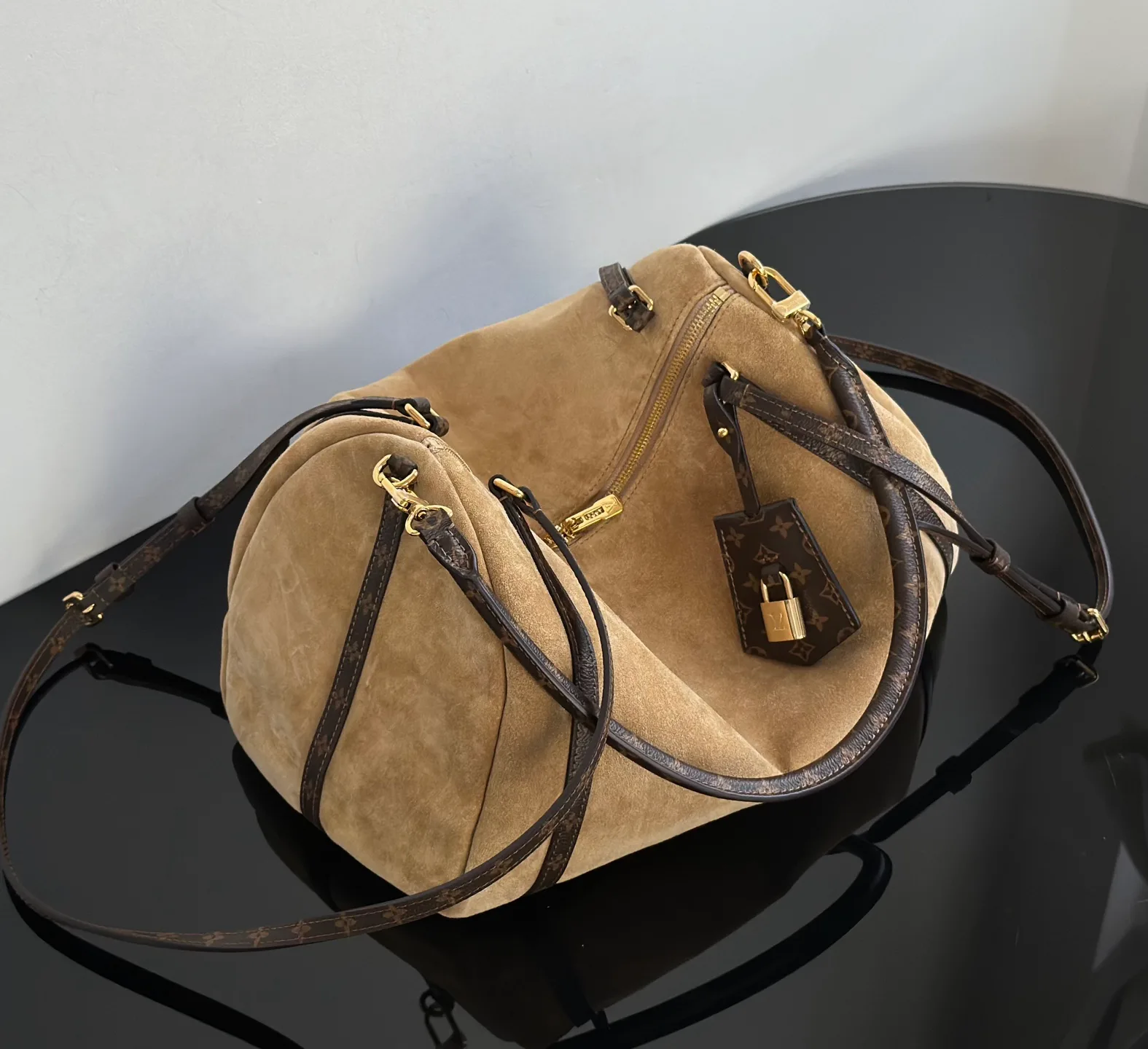 Women's Classic Handbags LOUIS VUITTON 18376623