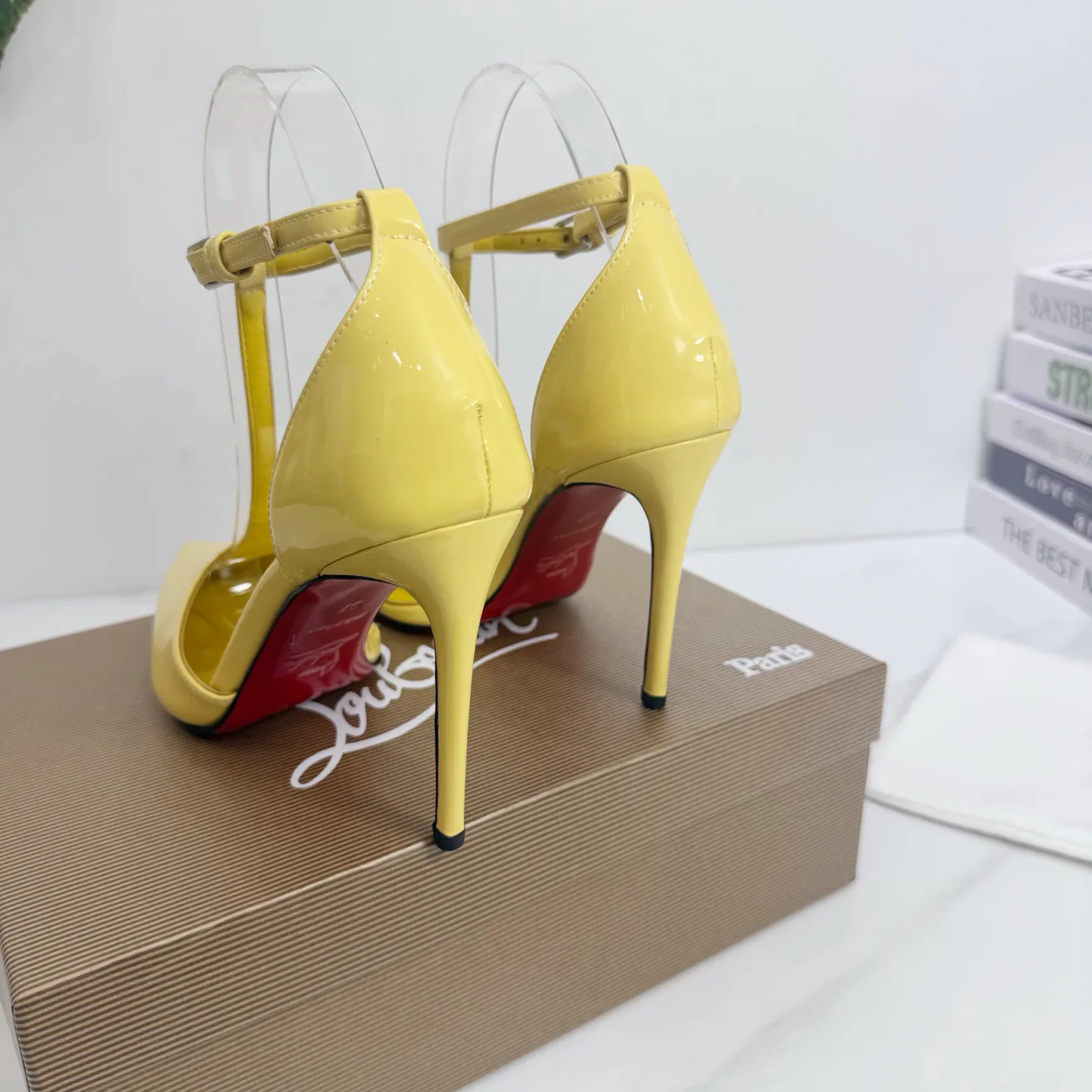 Women's Open-Toe Sandals CHRISTIAN LOUBOUTIN 17802874