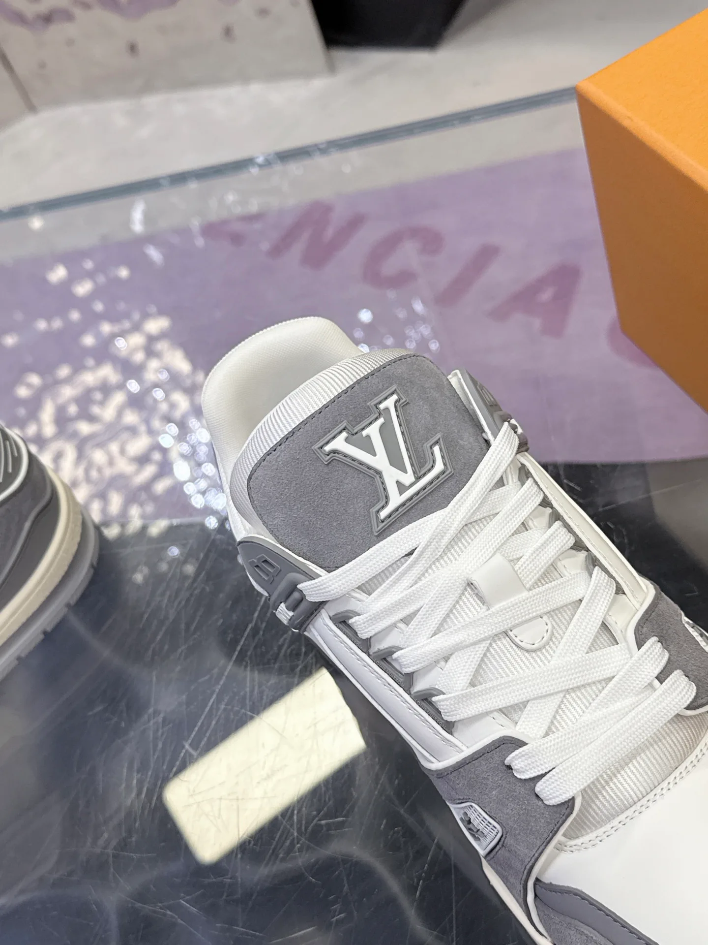 Women's Sneakers LOUIS VUITTON 18104016