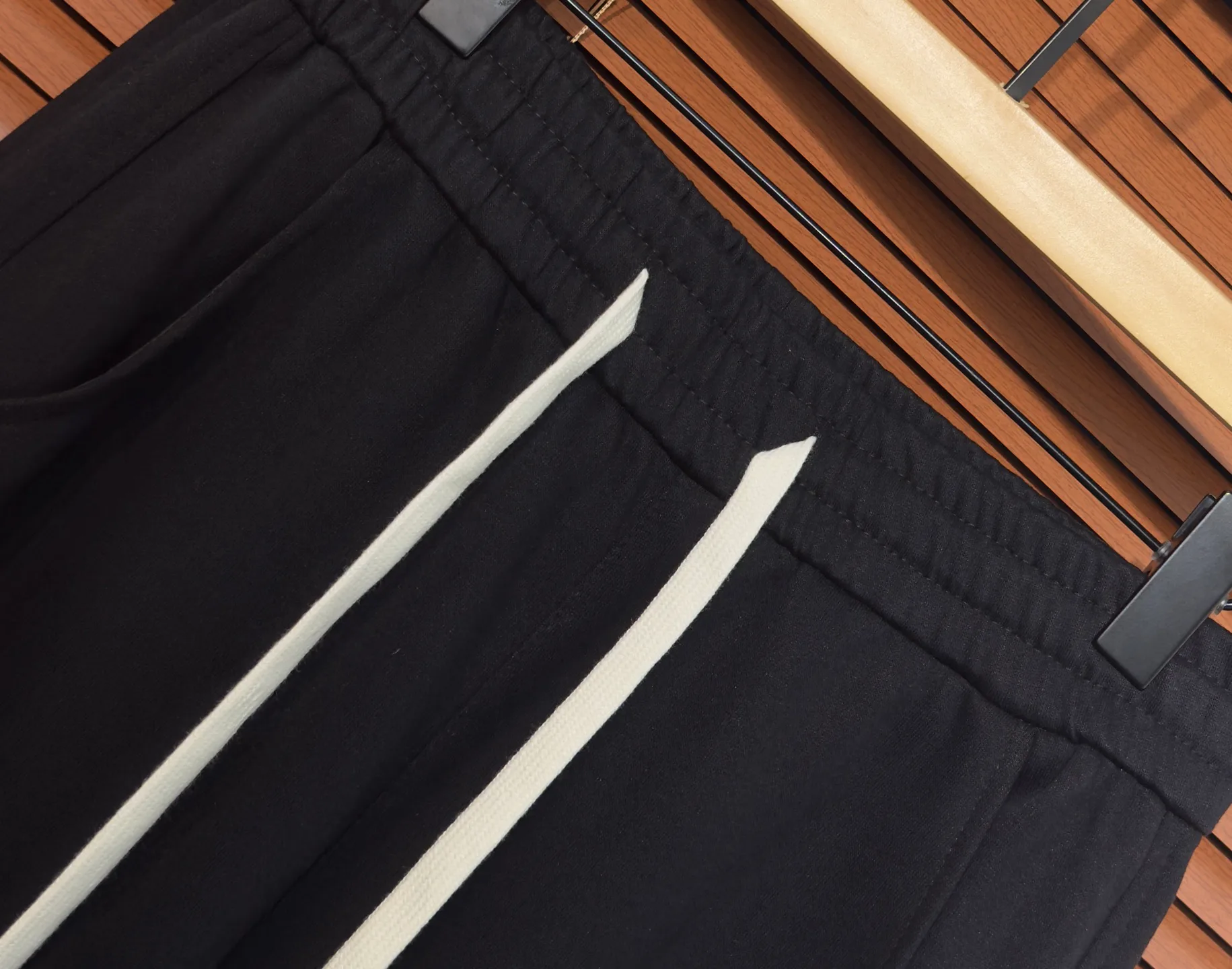 Men's Trousers MONCLER 18098312