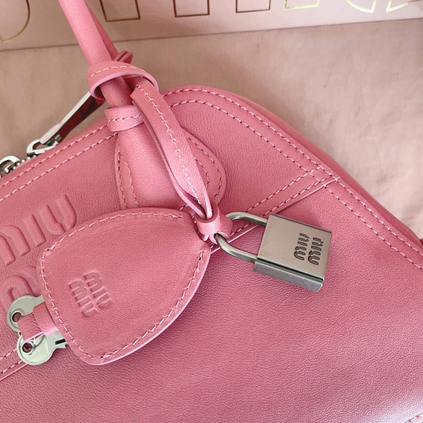 Классические Сумки Женские Miu Miu 18602447