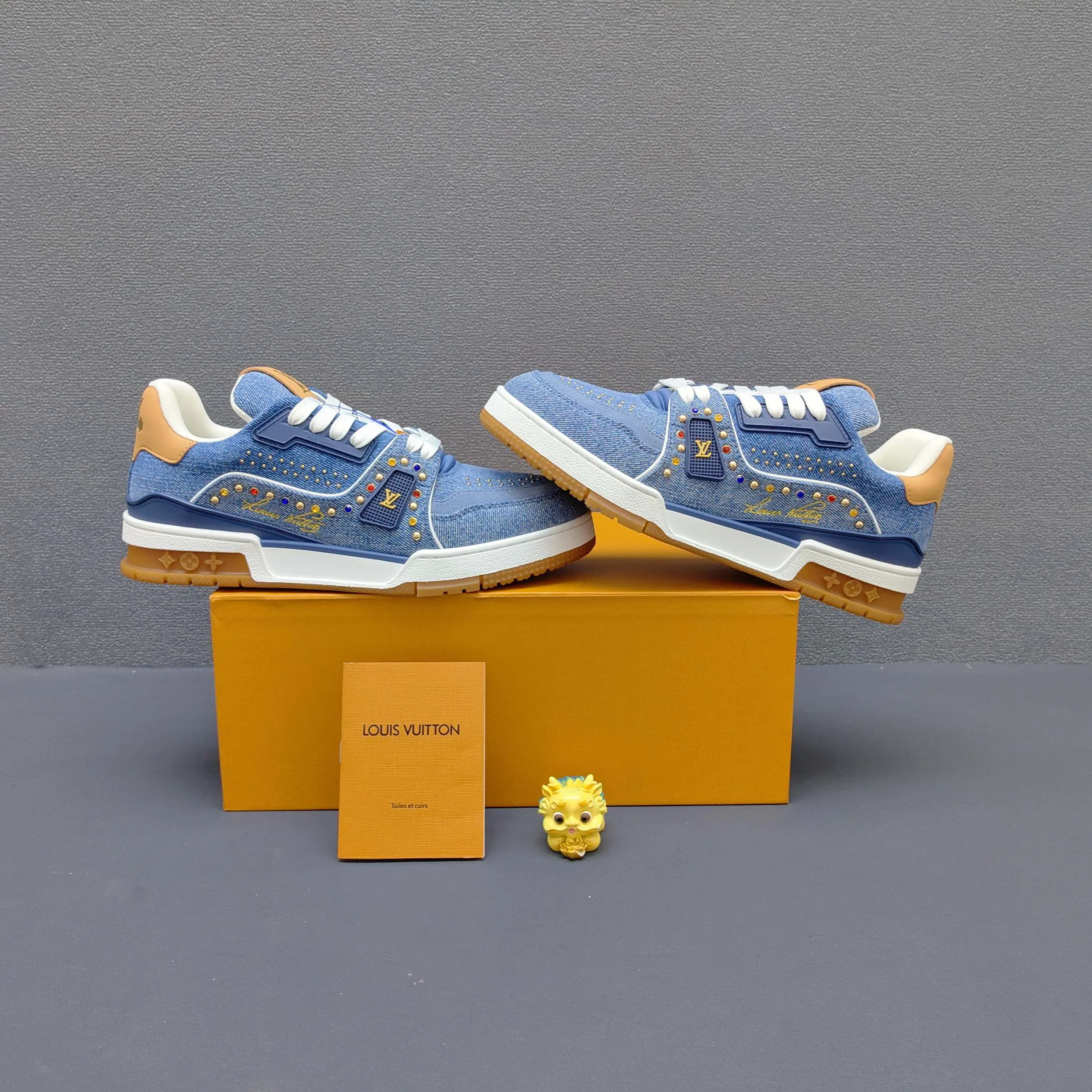 Women's Sneakers LOUIS VUITTON 17725105
