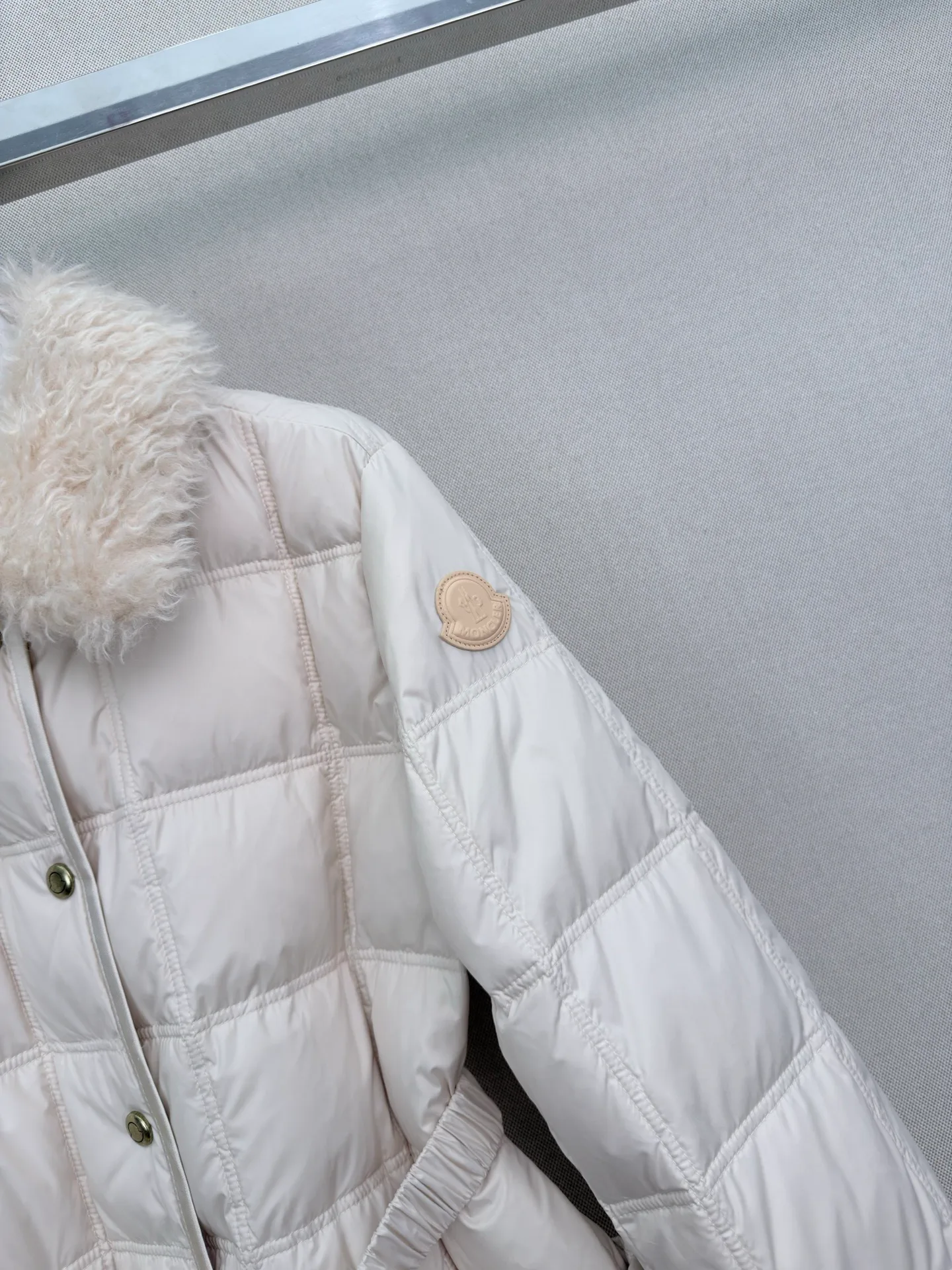 Women's Jackets And Down Jackets MONCLER 18407984