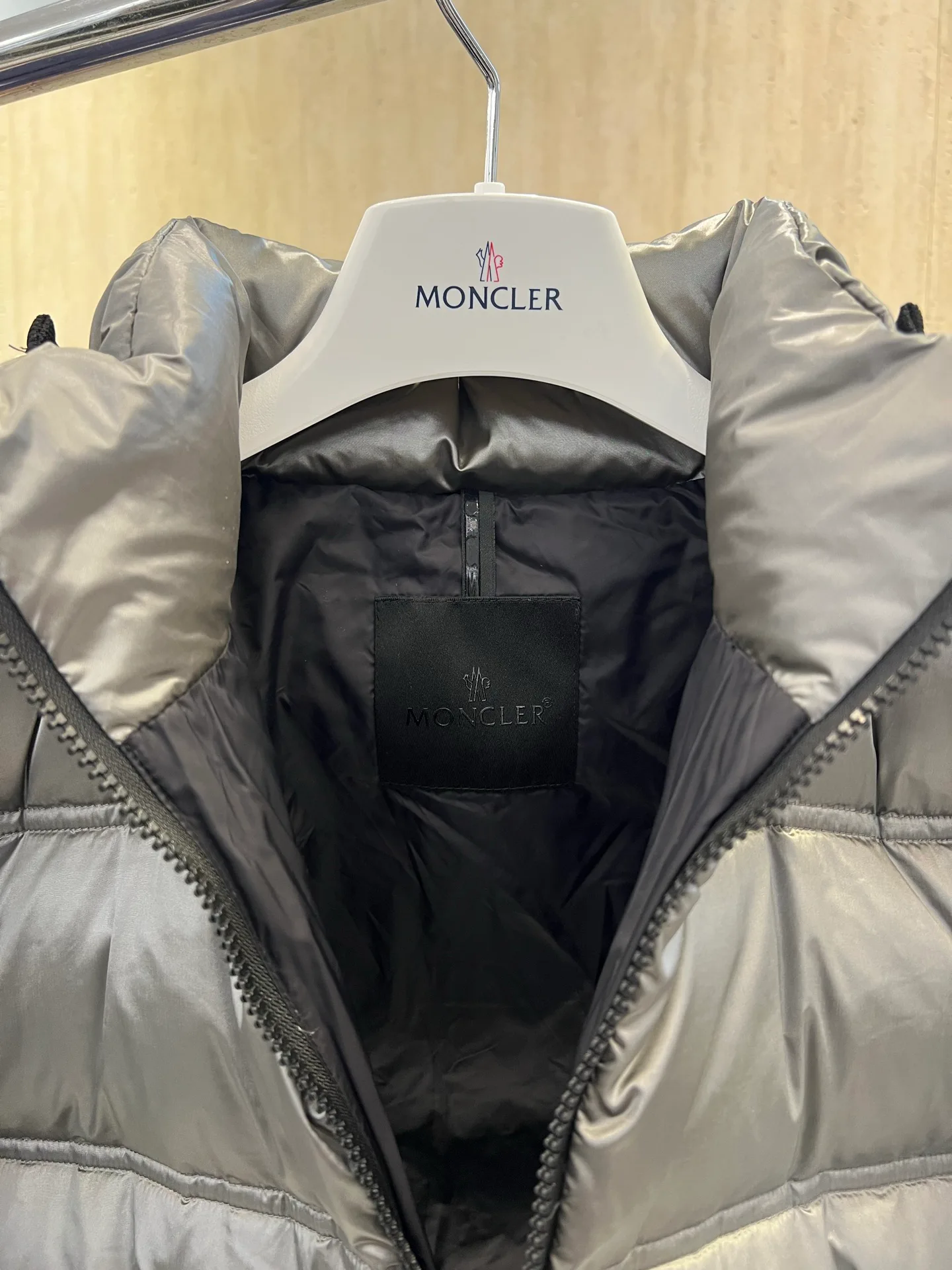 Men's Jackets And Down Jackets MONCLER 18330409