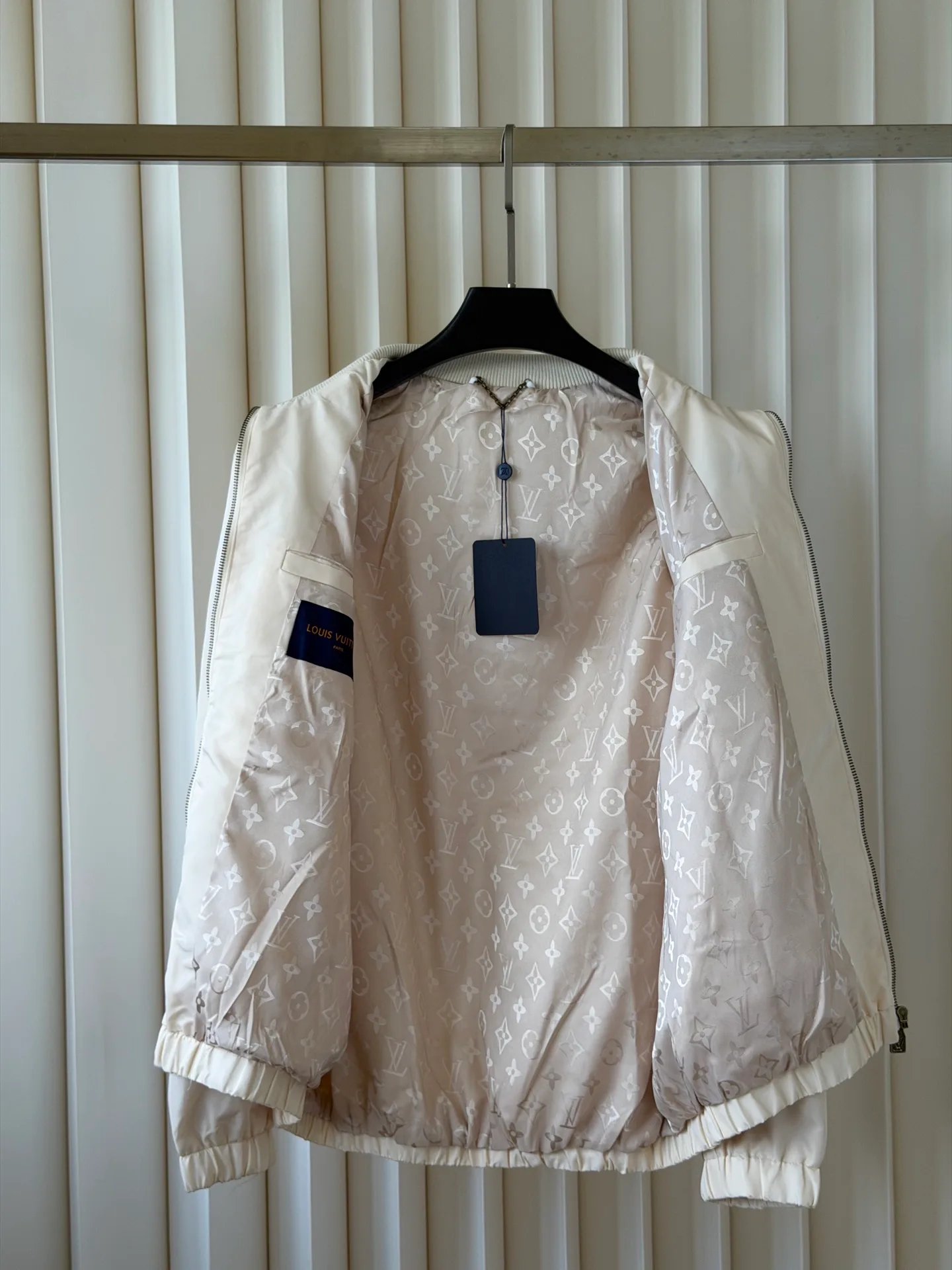 Women's Jackets And Down Jackets LOUIS VUITTON 17950103