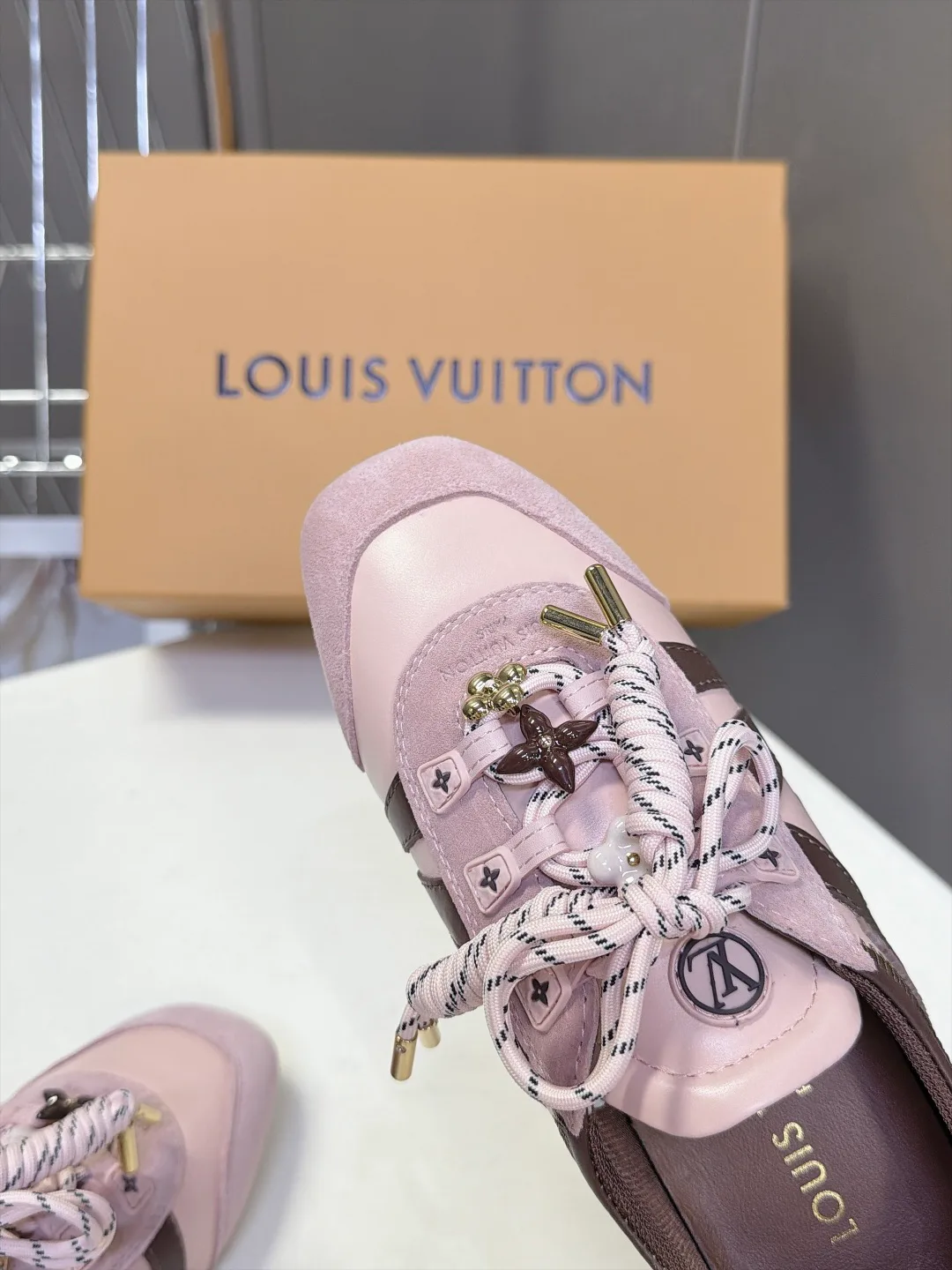 Women's Sneakers LOUIS VUITTON 18005455