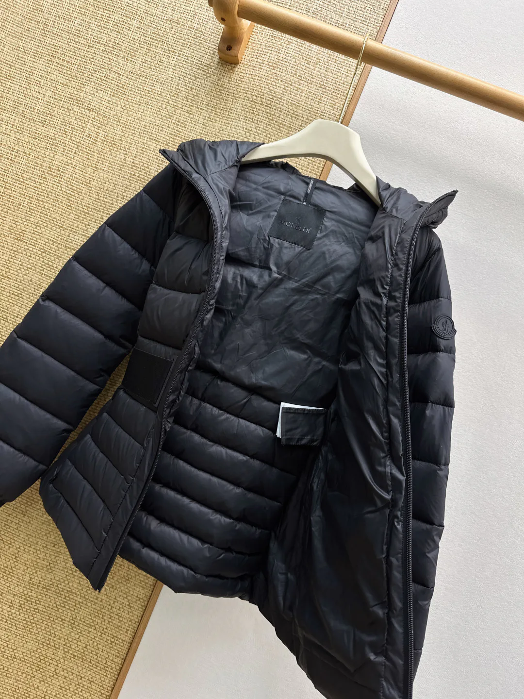 Women's Jackets And Down Jackets MONCLER 18345002