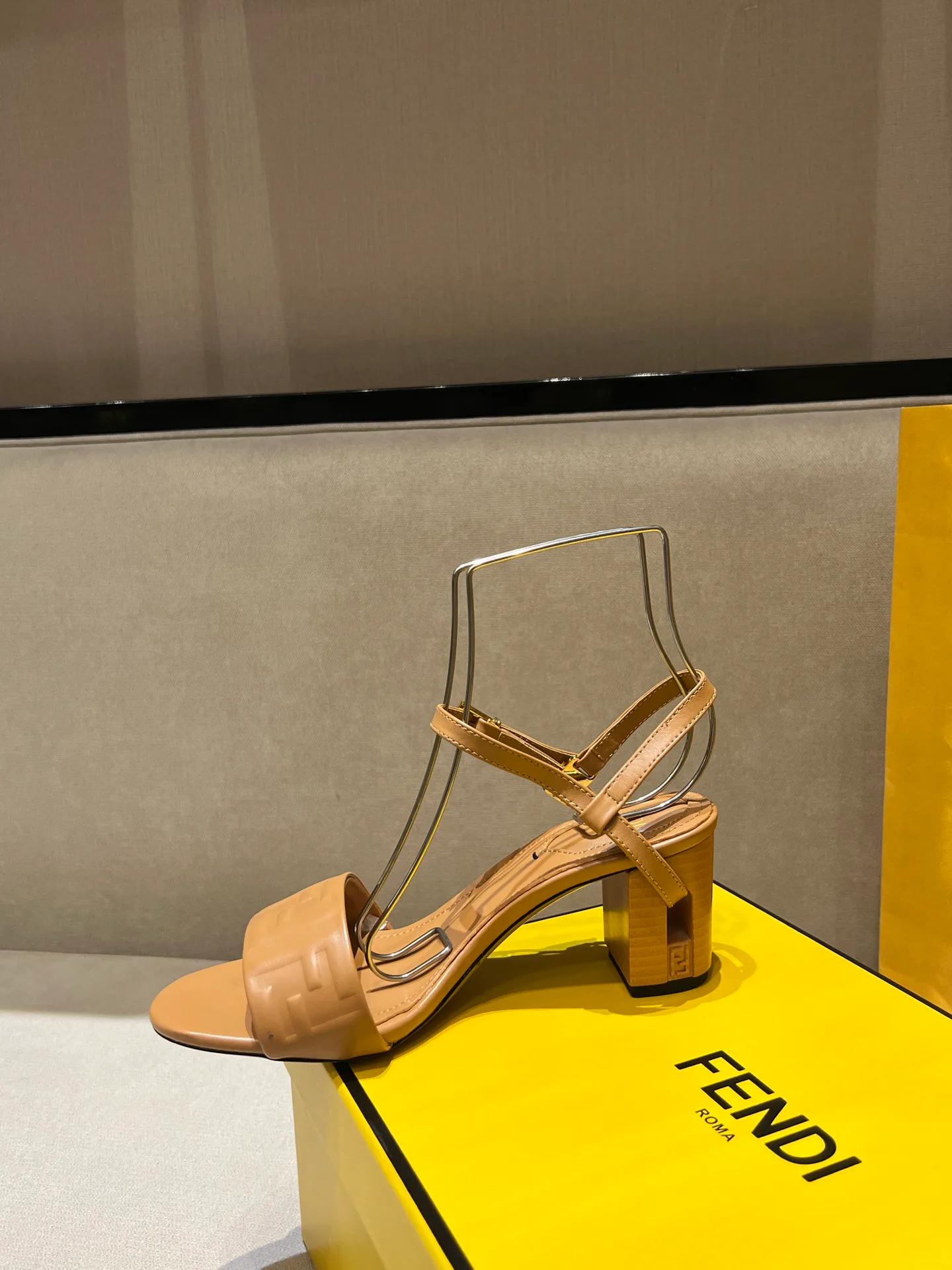 Women's Open-Toe Sandals FENDI 17144233