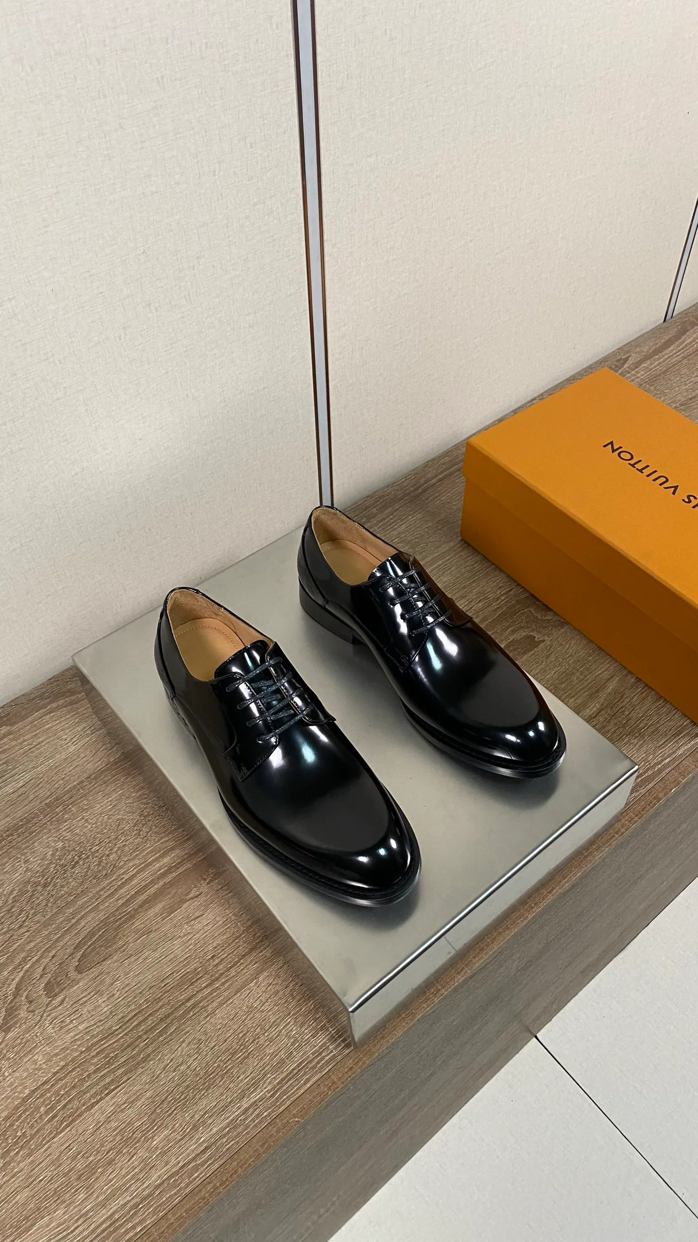 Men's Loafers And Dress Shoes LOUIS VUITTON 18078676