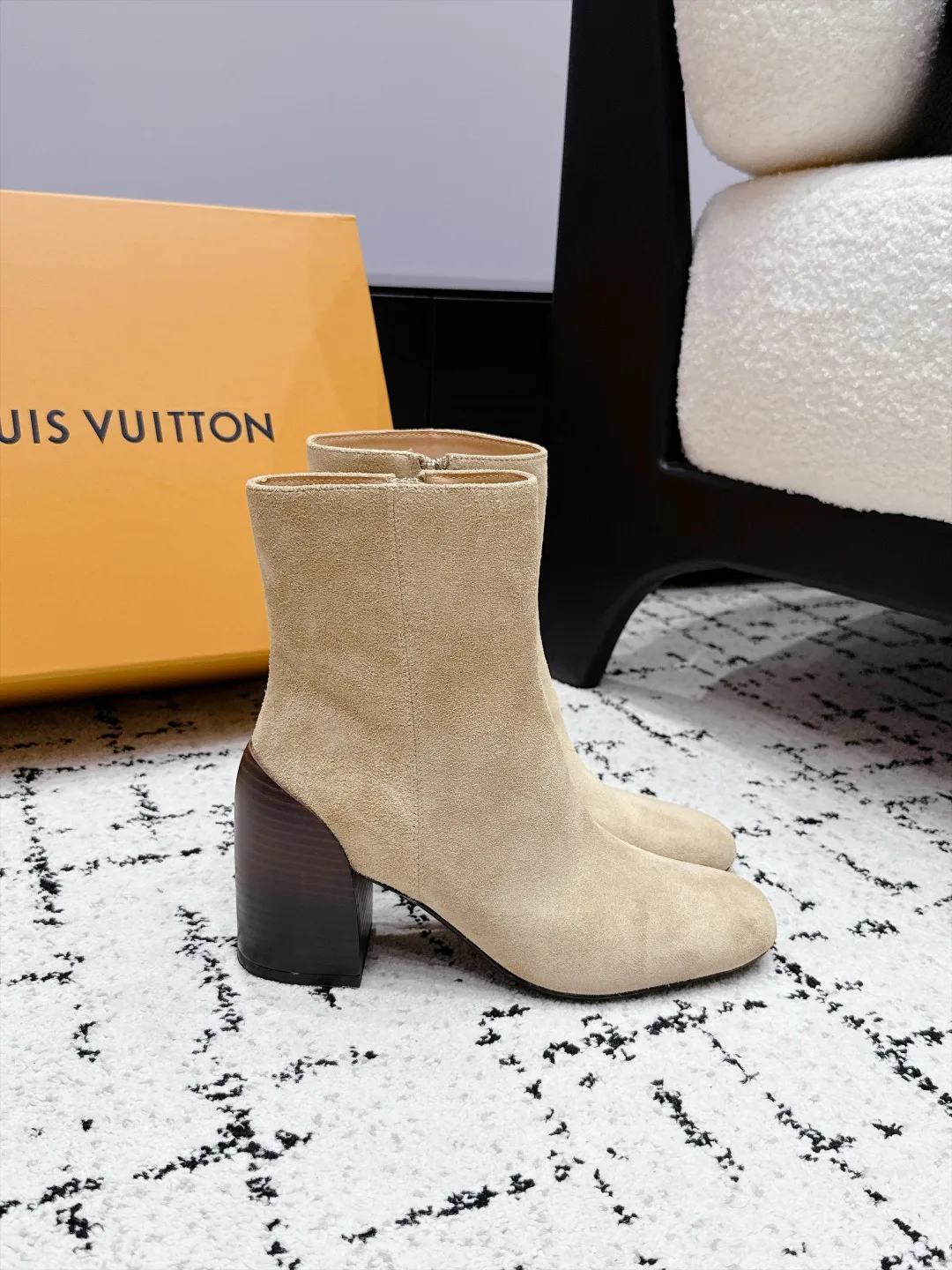 Women's Booties LOUIS VUITTON 18454409