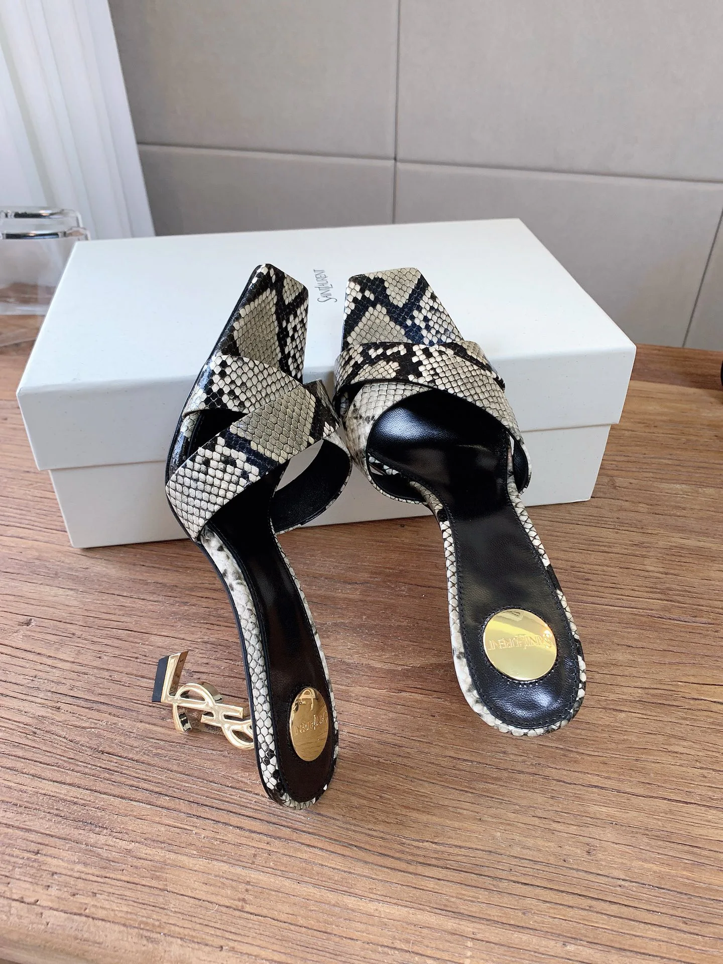Women's Open-Toe Sandals SAINT LAURENT 18466540