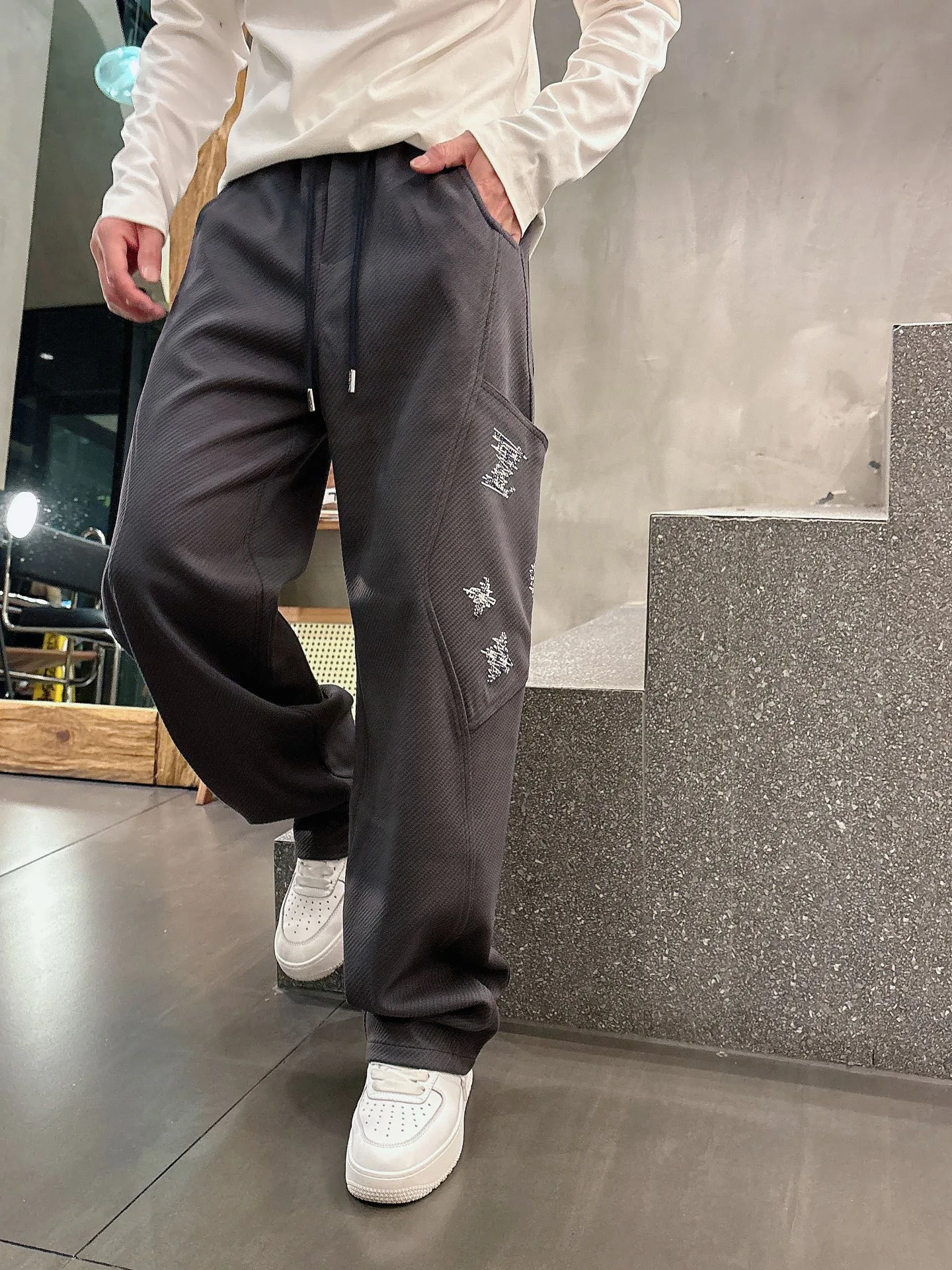 Men's Trousers LOUIS VUITTON 18340440