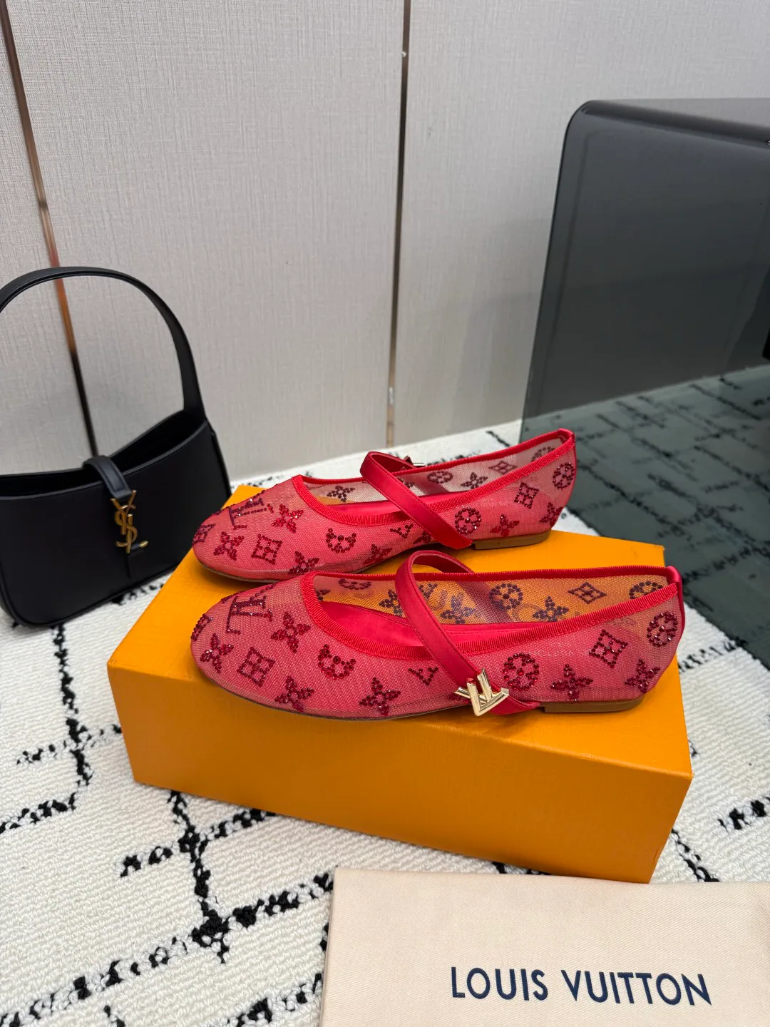 Women's Ballet Flats LOUIS VUITTON 17947018