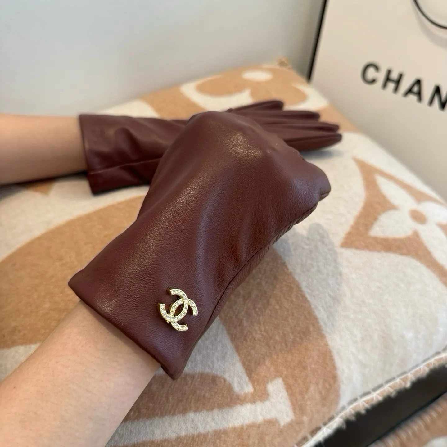 Gloves CHANEL 18003538