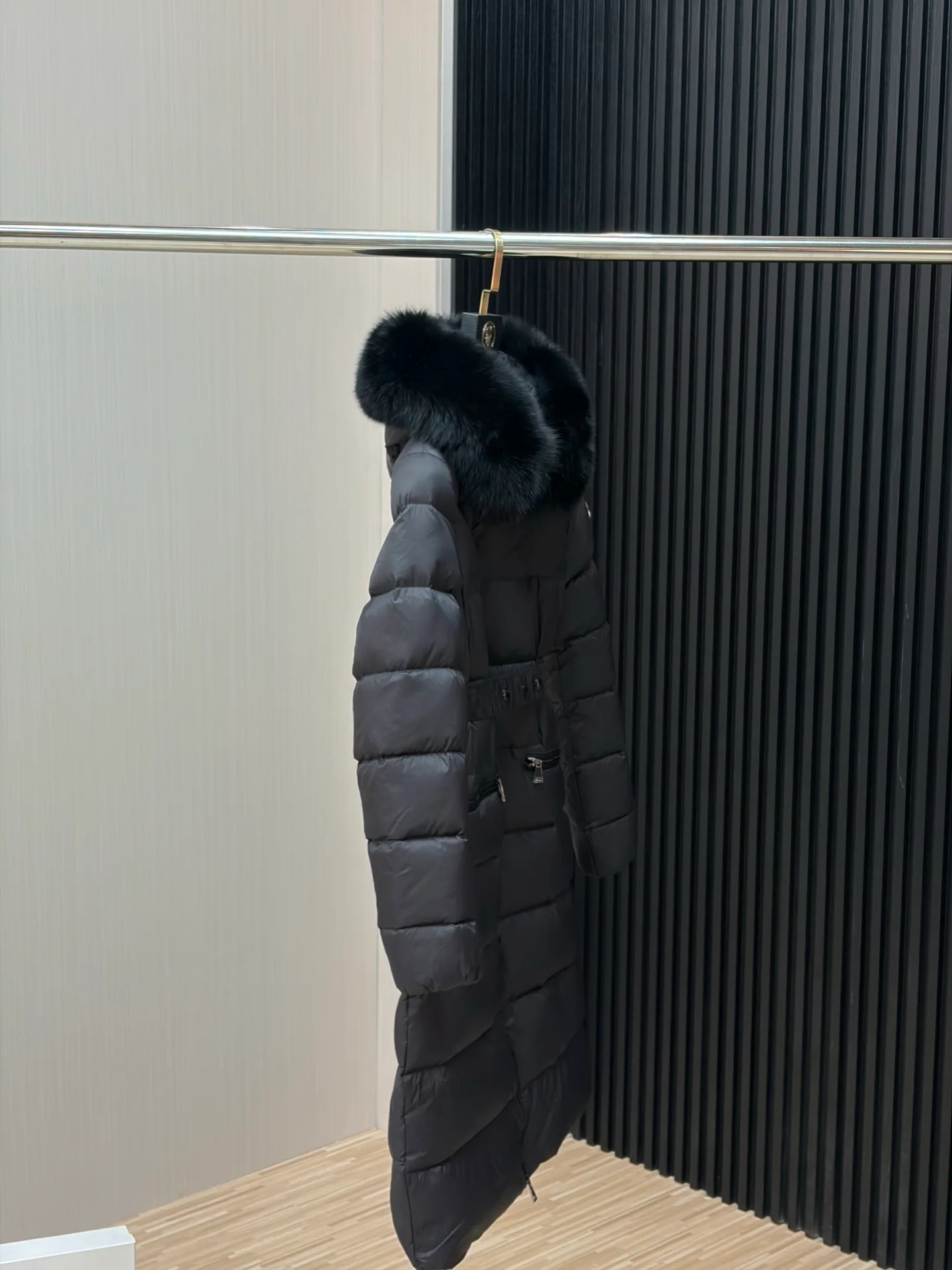 Women's Jackets And Down Jackets MONCLER 17926549