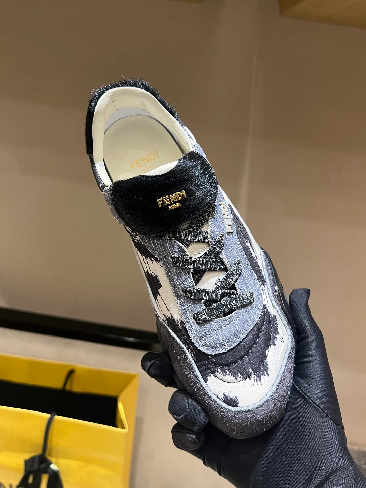 Women's Sneakers FENDI 18020739